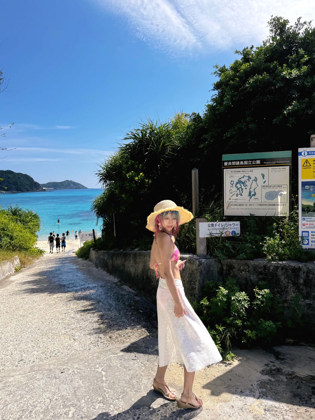 Okinawa-Travel guide to Tokashiki Island in Okinawa, Japan. Sunshine, beach, sea and bikini girls