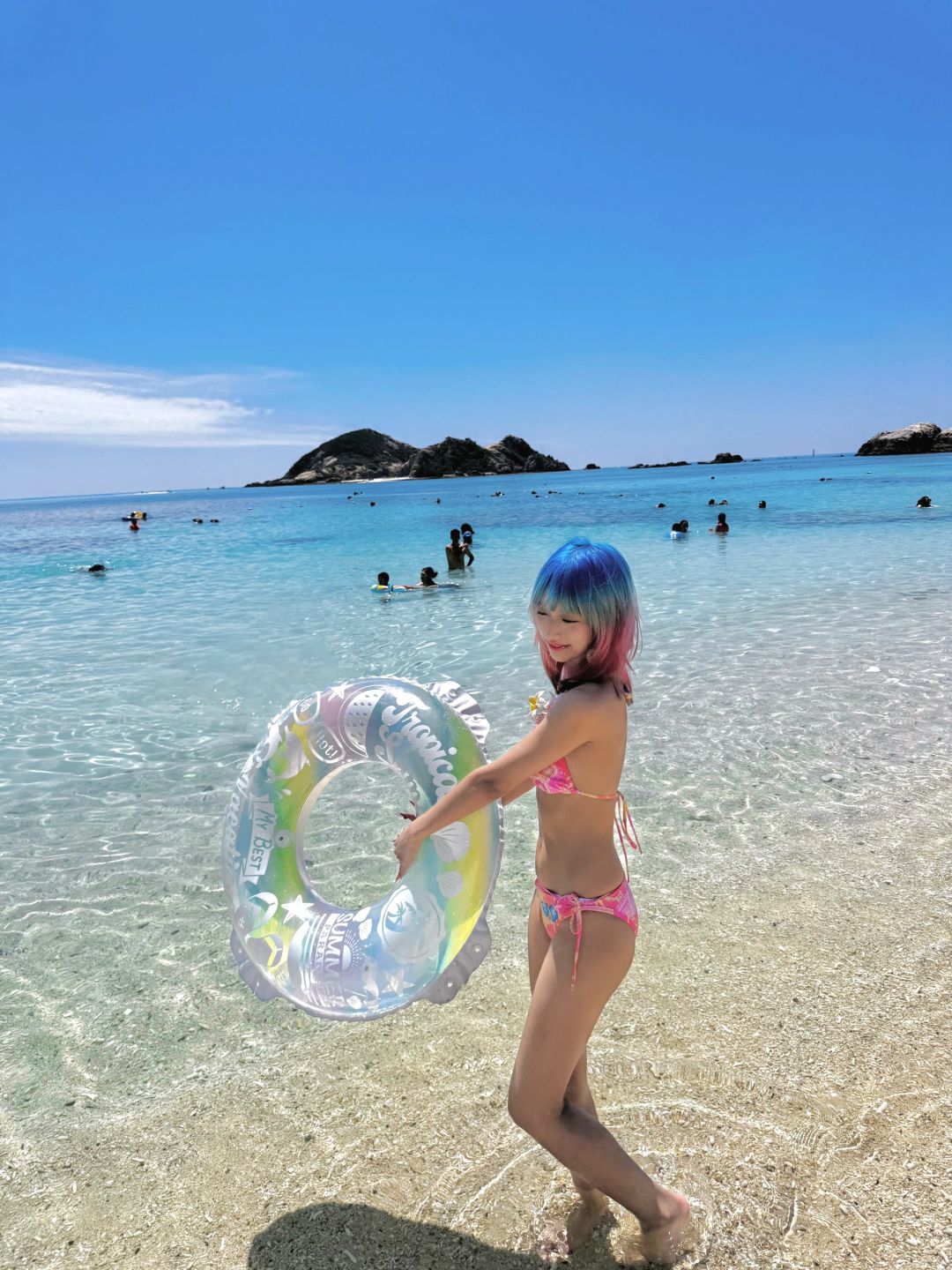 Okinawa-Travel guide to Tokashiki Island in Okinawa, Japan. Sunshine, beach, sea and bikini girls