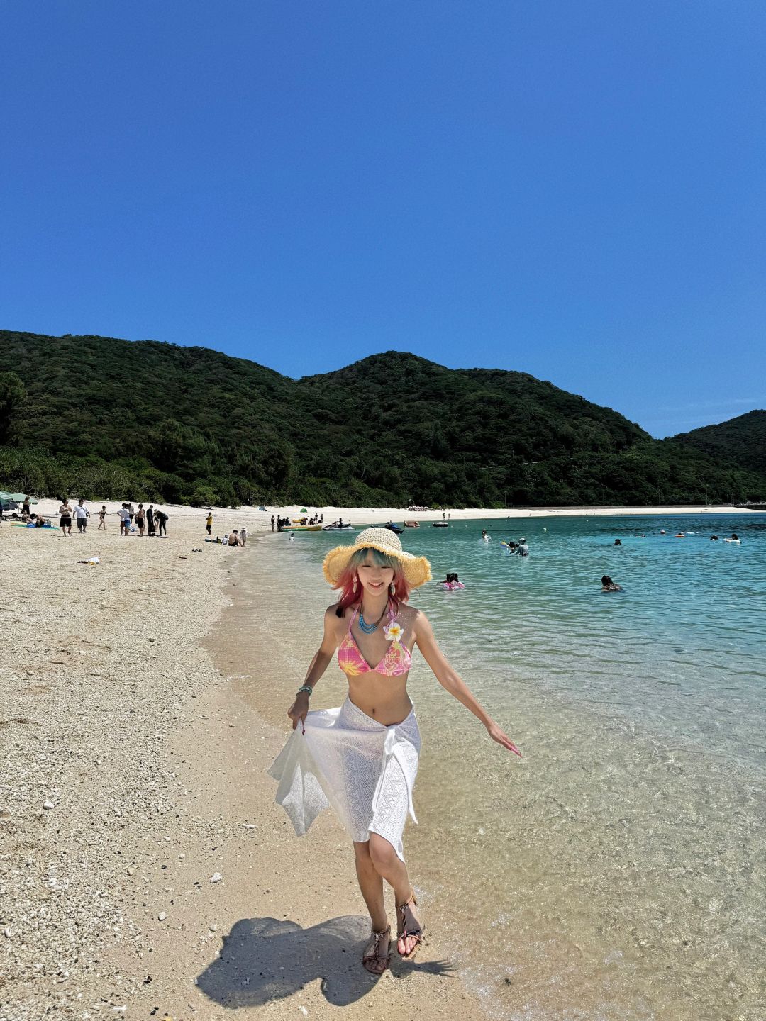 Okinawa-Travel guide to Tokashiki Island in Okinawa, Japan. Sunshine, beach, sea and bikini girls