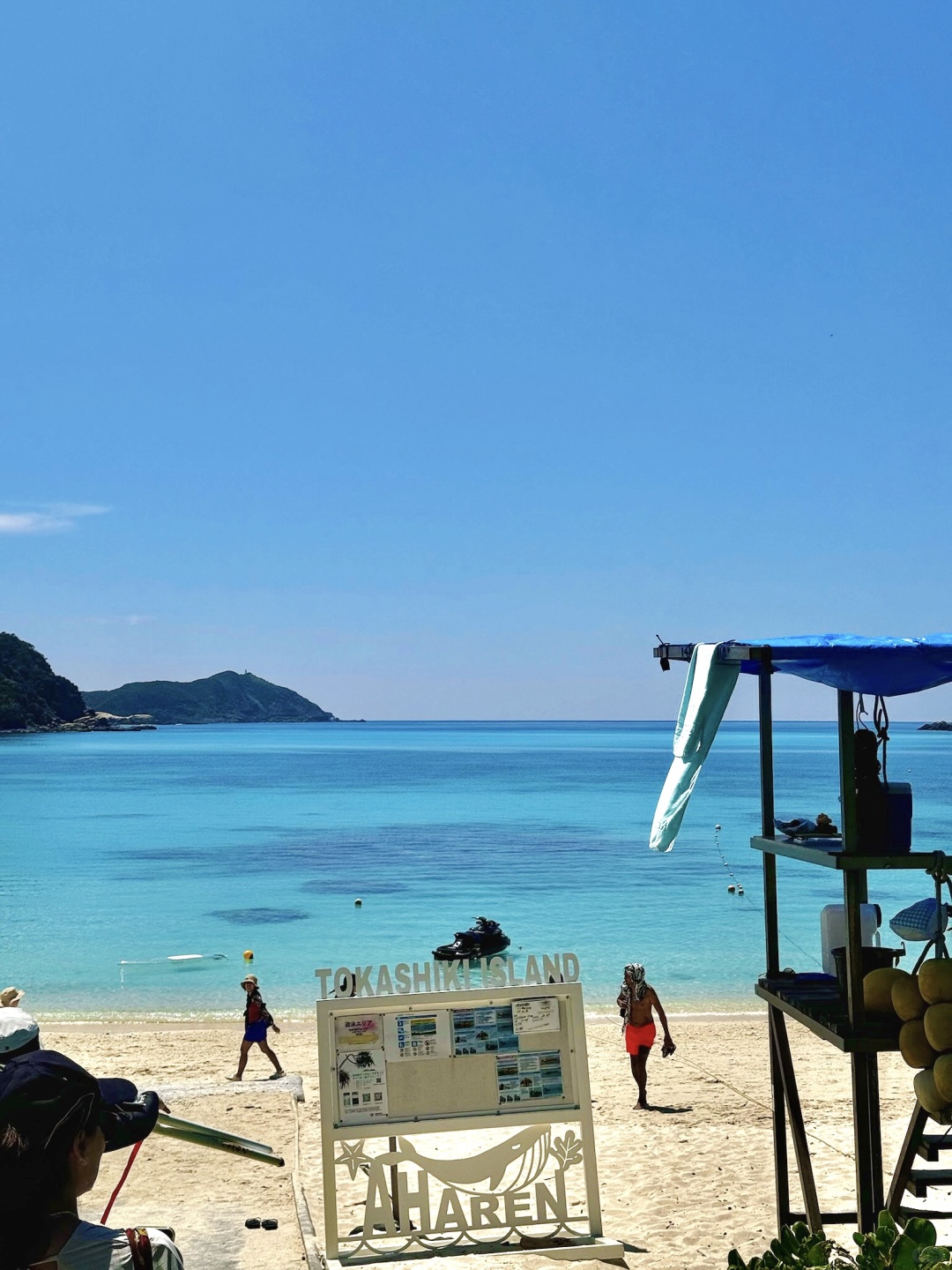 Okinawa-Travel guide to Tokashiki Island in Okinawa, Japan. Sunshine, beach, sea and bikini girls