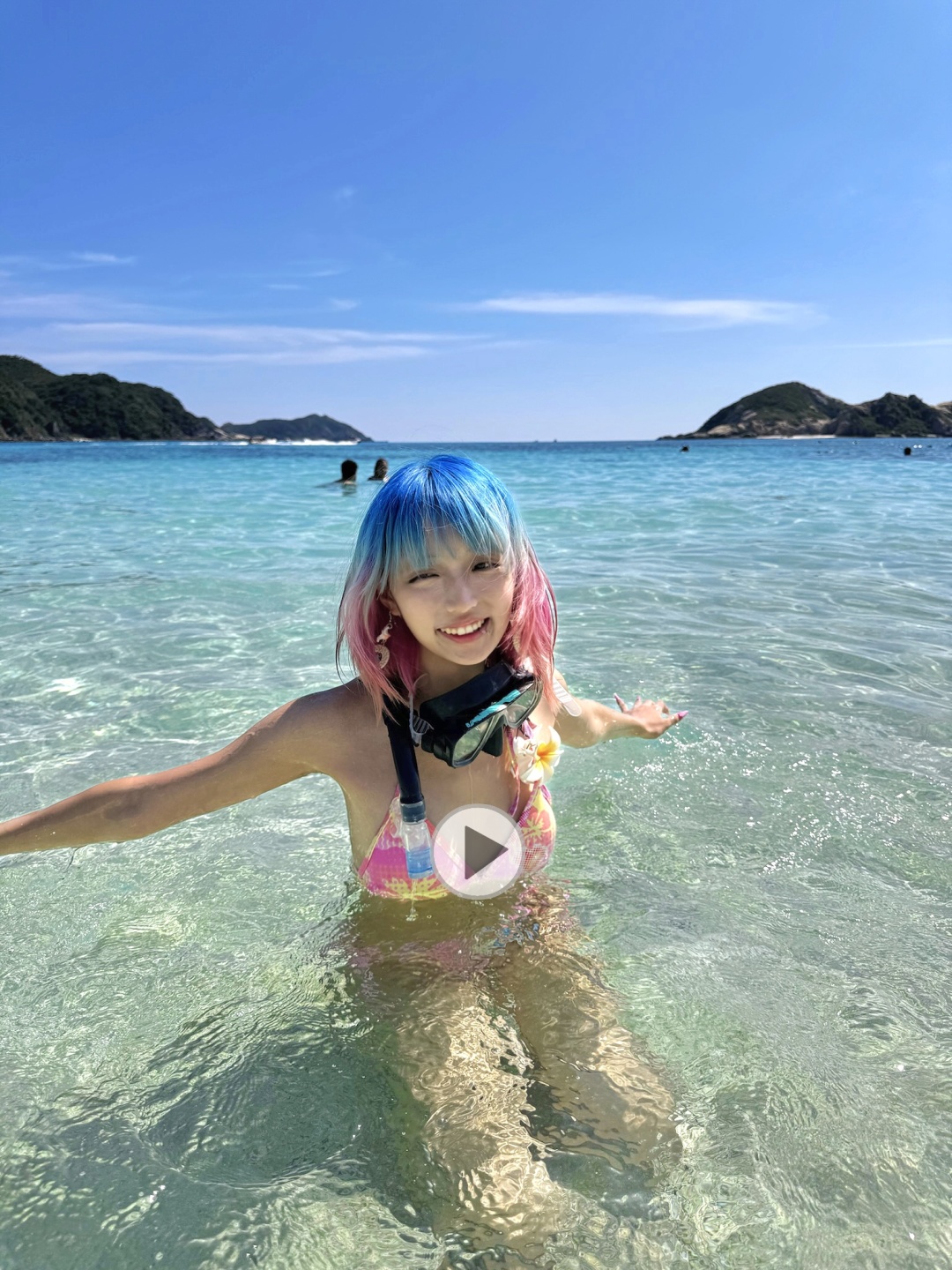 Okinawa-Travel guide to Tokashiki Island in Okinawa, Japan. Sunshine, beach, sea and bikini girls