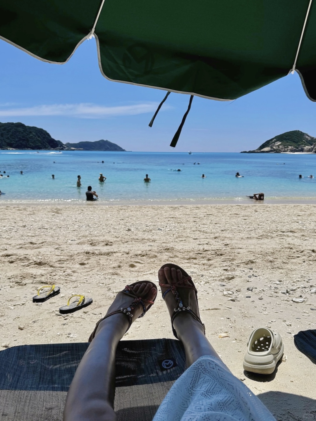 Okinawa-Travel guide to Tokashiki Island in Okinawa, Japan. Sunshine, beach, sea and bikini girls