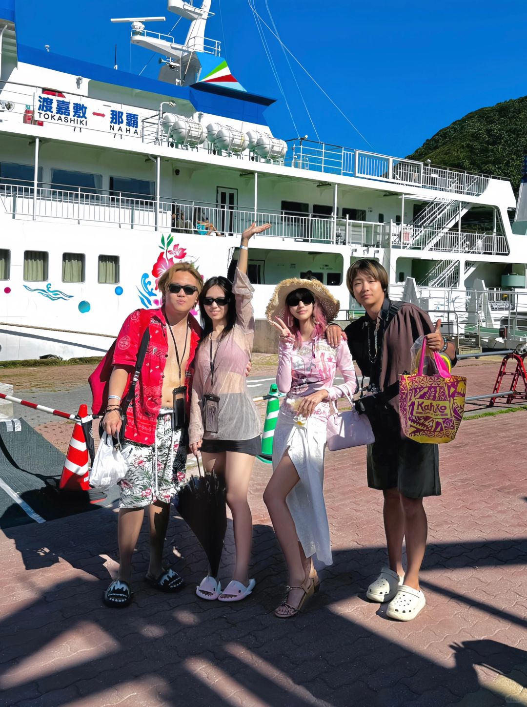 Okinawa-Travel guide to Tokashiki Island in Okinawa, Japan. Sunshine, beach, sea and bikini girls