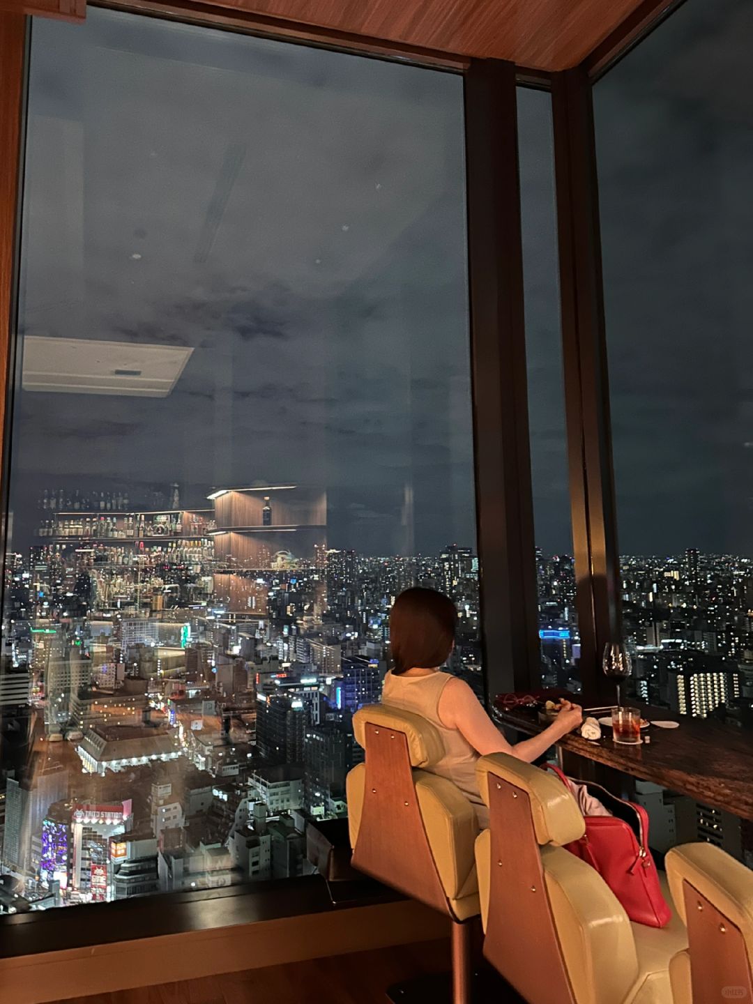 Osaka-Namba Parks CENTARA GRAND 33rd floor sky restaurant bar, 900 yen champagne tasting