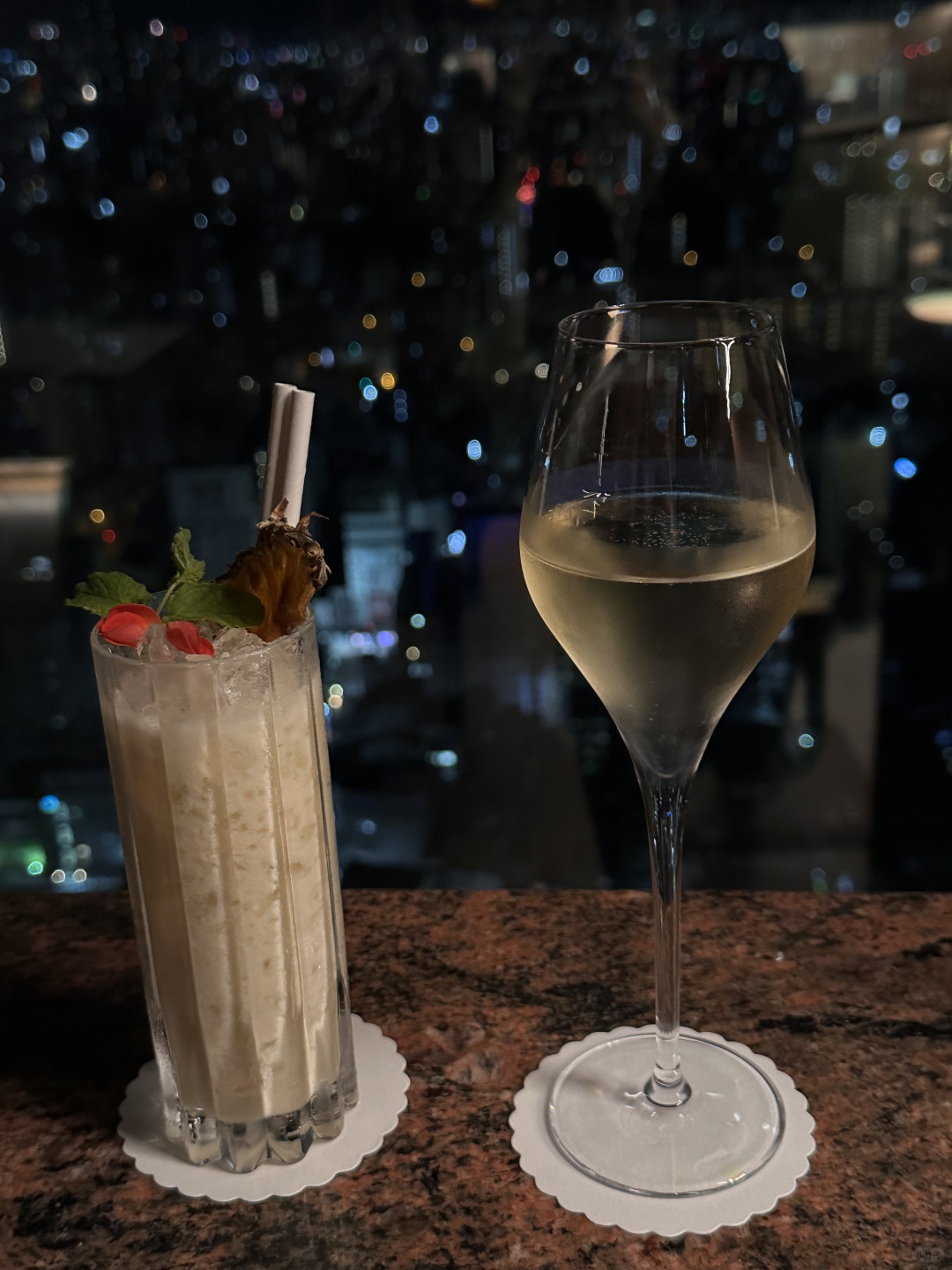 Osaka-Namba Parks CENTARA GRAND 33rd floor sky restaurant bar, 900 yen champagne tasting