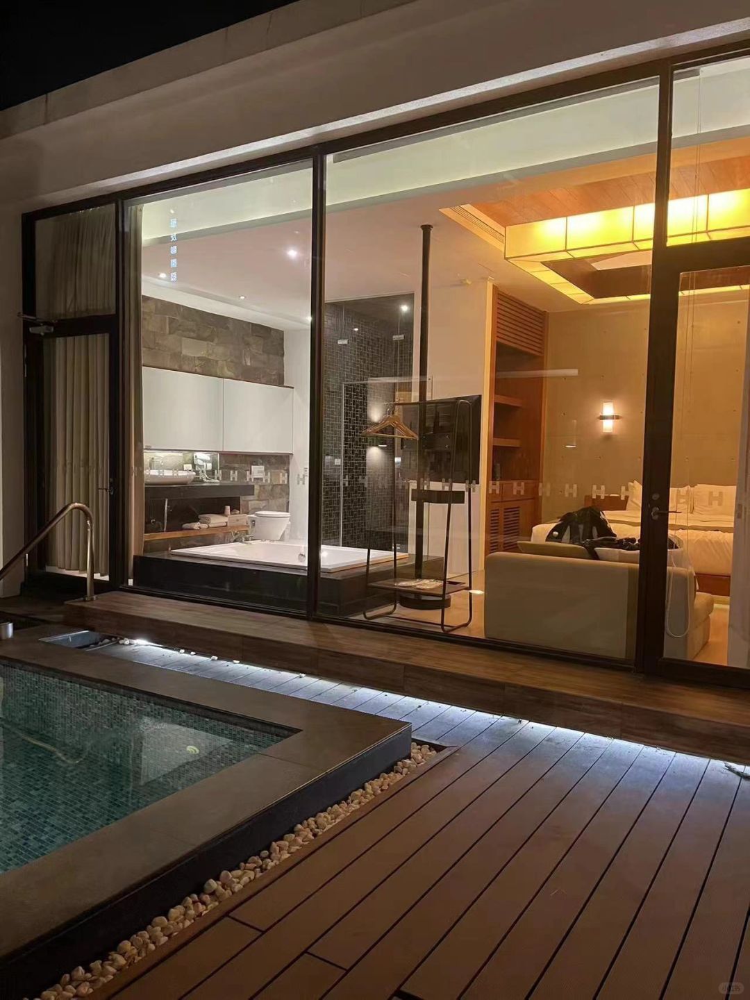 Taiwan-Tainan H VILLA METRO Hotel, every room has a private swimming pool and parking space