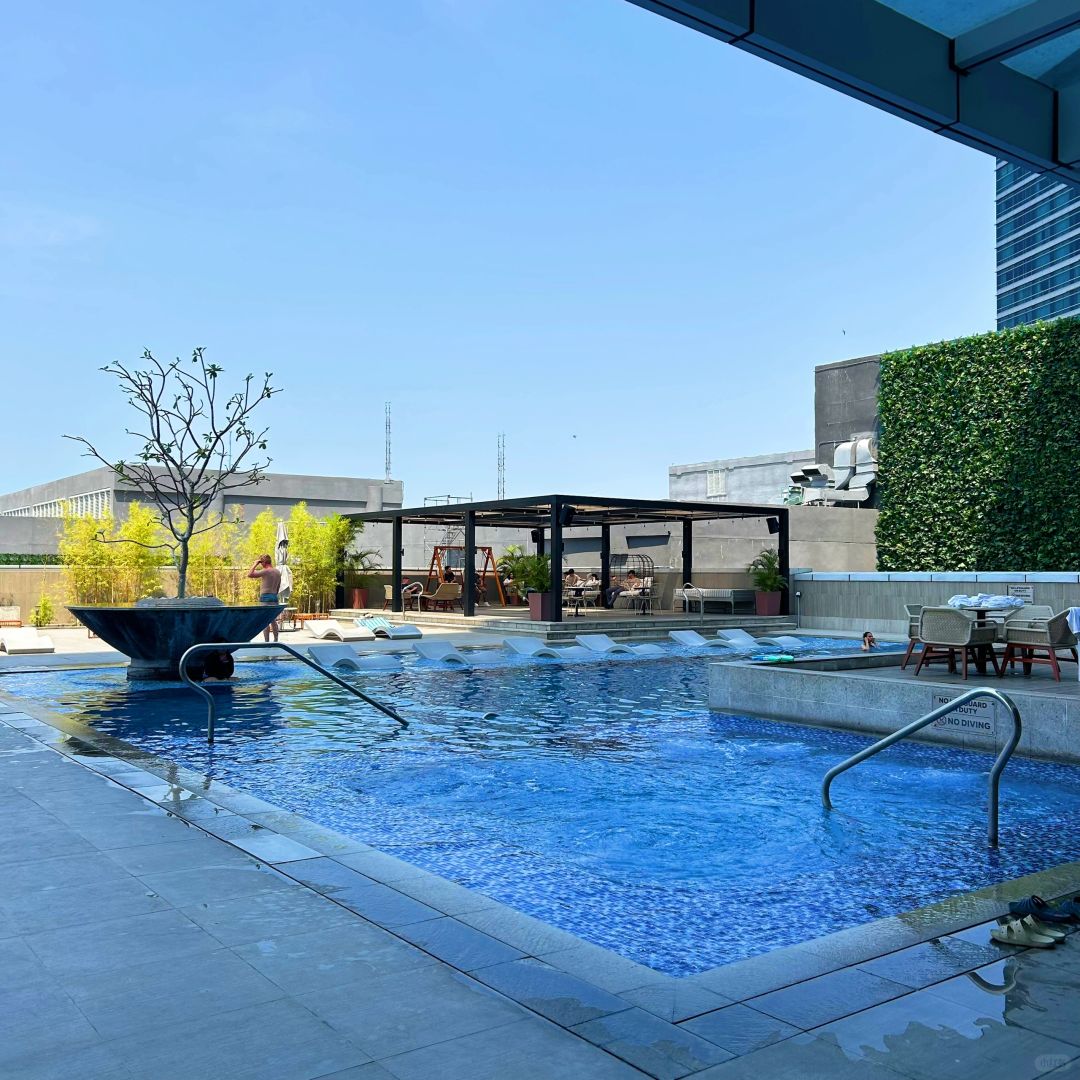 Clark/Angel City-Clark Marriott Hotel, coffee shop on the 1st floor, swimming pool and spa on the 2nd floor