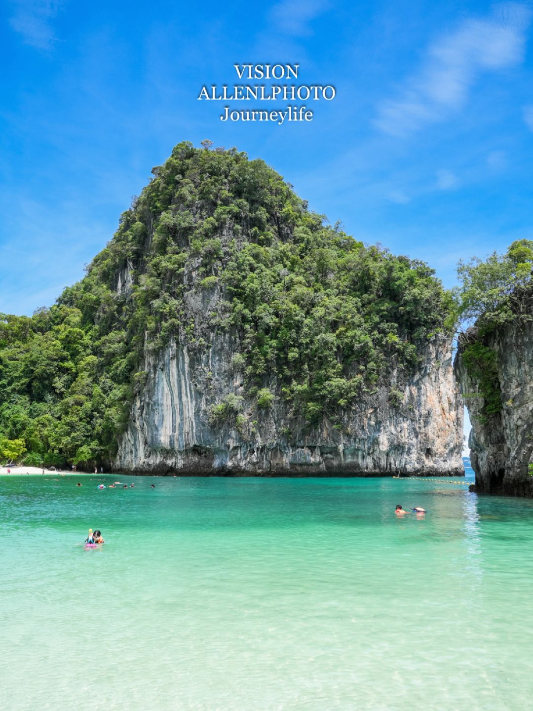 Krabi-Traveling to Krabi, Thailand, the blue sea, blue sky and dreamy sunset feasted my eyes