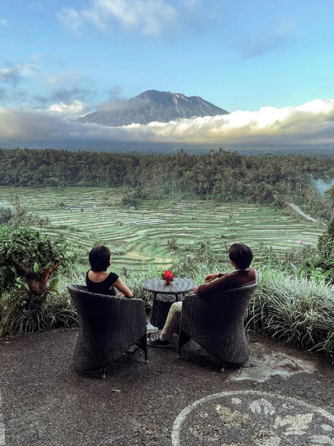 Bali-The 5 Most Beautiful Volcanic Landscape Caf é s in Bali, Enjoy the Scenery and Taste the Cuisine