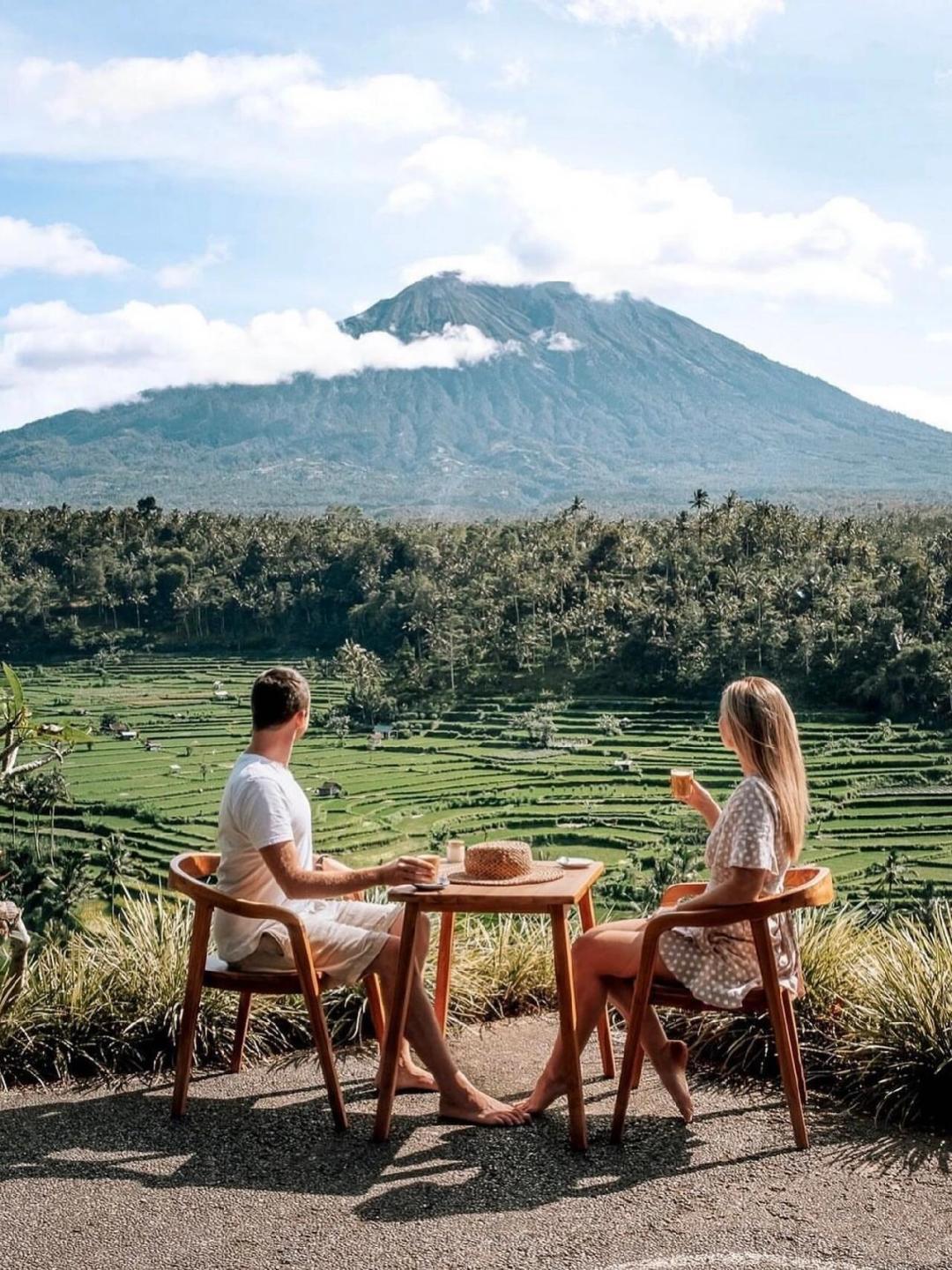 Bali-The 5 Most Beautiful Volcanic Landscape Caf é s in Bali, Enjoy the Scenery and Taste the Cuisine