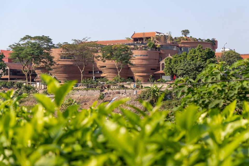 Hanoi-Bat Trang Ceramic Community in Vietnam Designed by Architects to Display Artisans' Works and Retell the Village's History