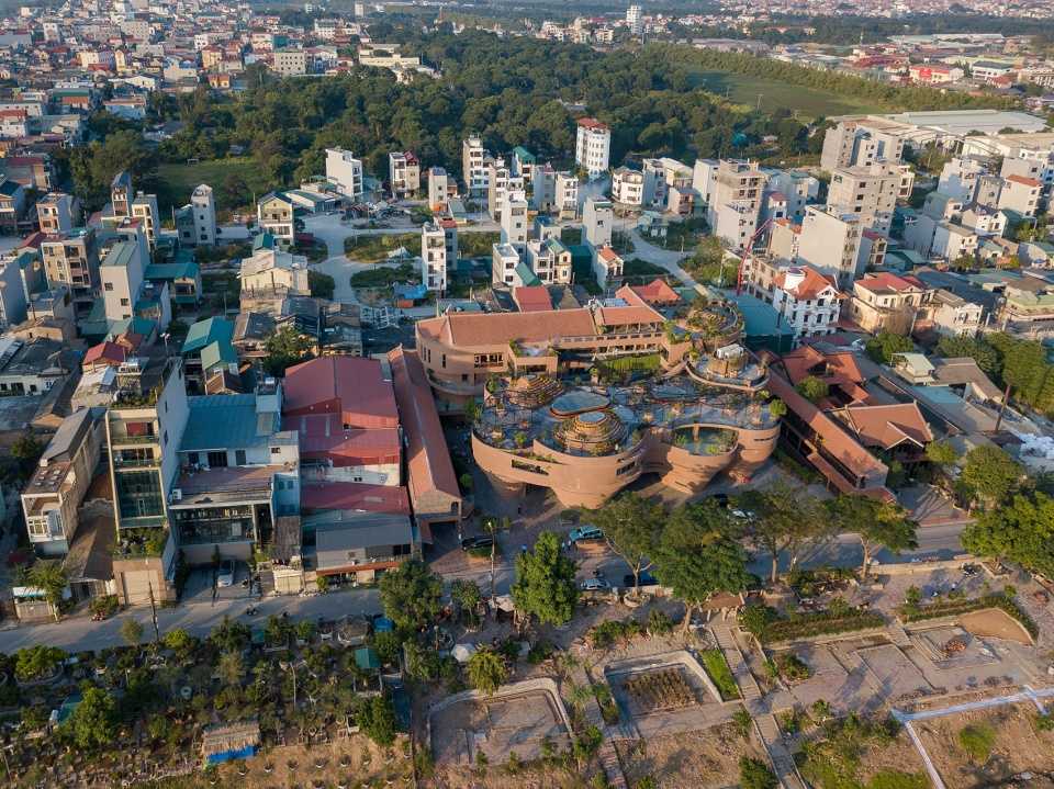 Hanoi-Bat Trang Ceramic Community in Vietnam Designed by Architects to Display Artisans' Works and Retell the Village's History