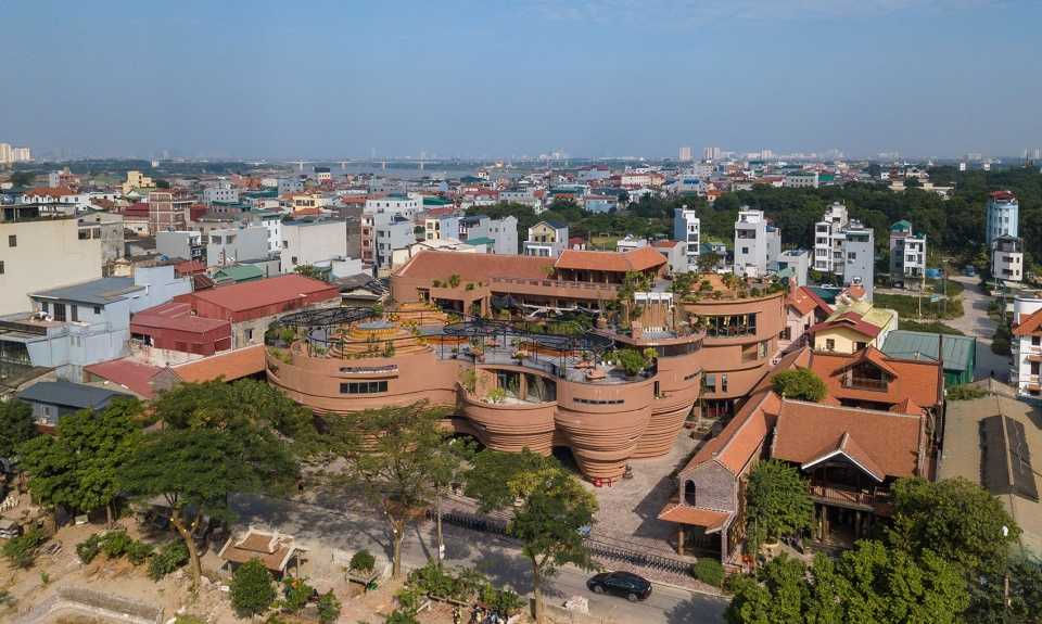 Hanoi-Bat Trang Ceramic Community in Vietnam Designed by Architects to Display Artisans' Works and Retell the Village's History