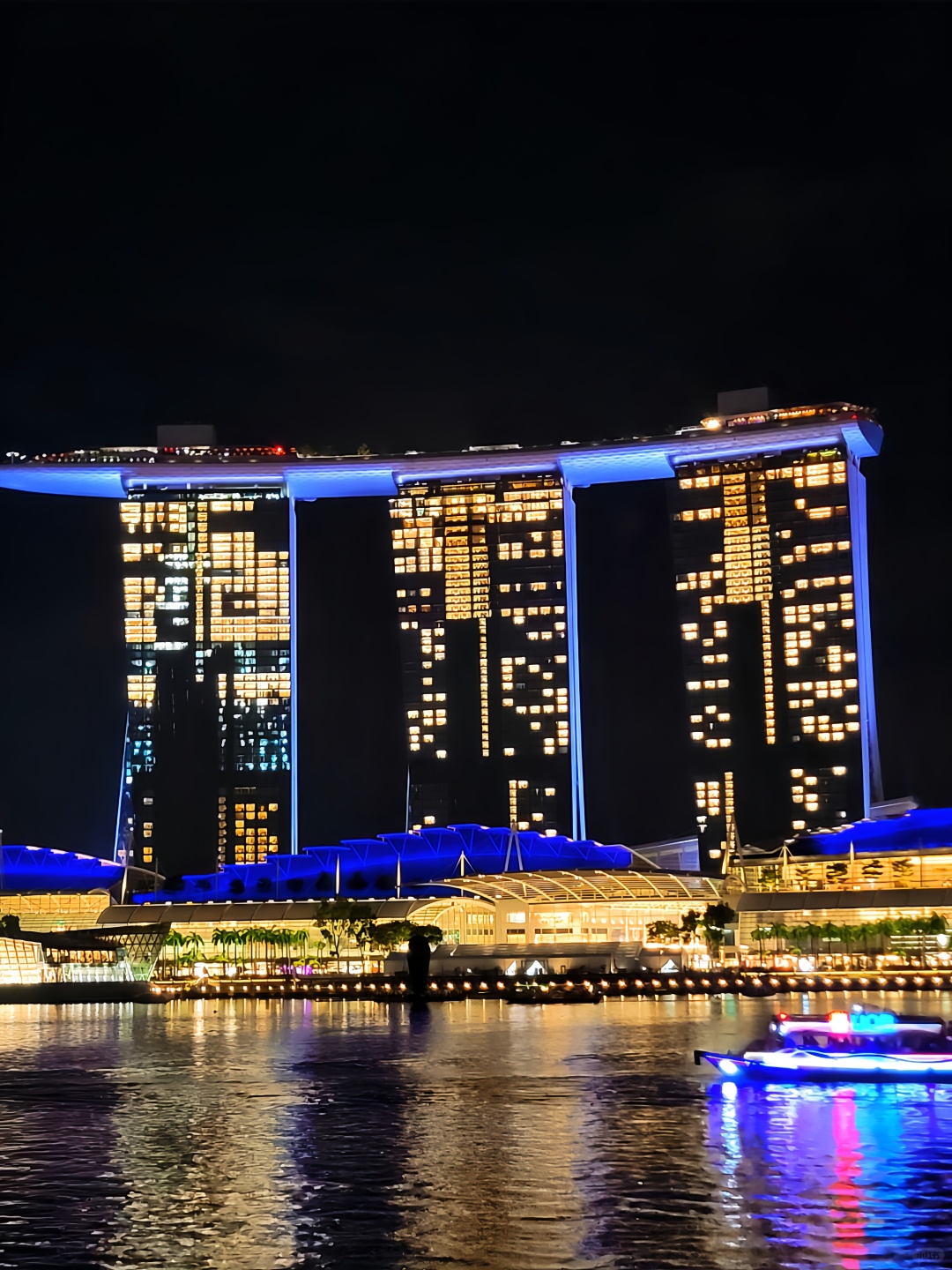 Singapore-The Sailboat Hotel, one of Singapore's most iconic landmarks, has a futuristic look