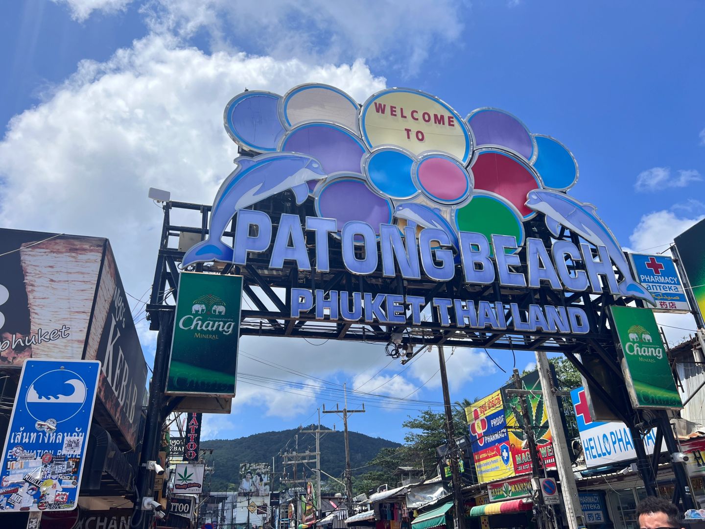 Phuket-Patong Beach Bar Street Nightlife, dance with sexy girls and watch high-end striptease shows