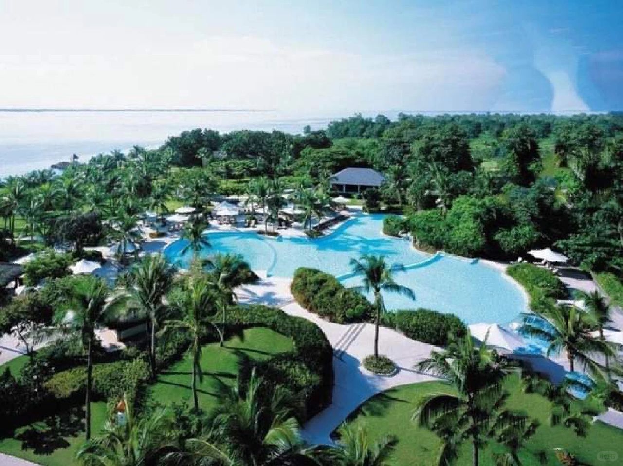 Cebu-The Shangri-La Mactan resort has a private beach and abundant water sports activities