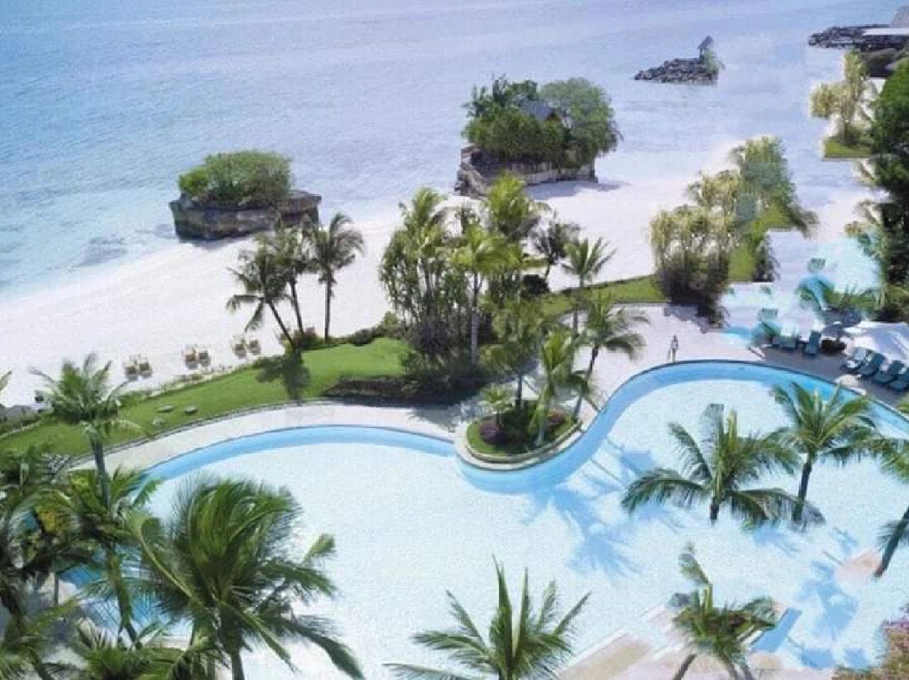 Cebu-The Shangri-La Mactan resort has a private beach and abundant water sports activities