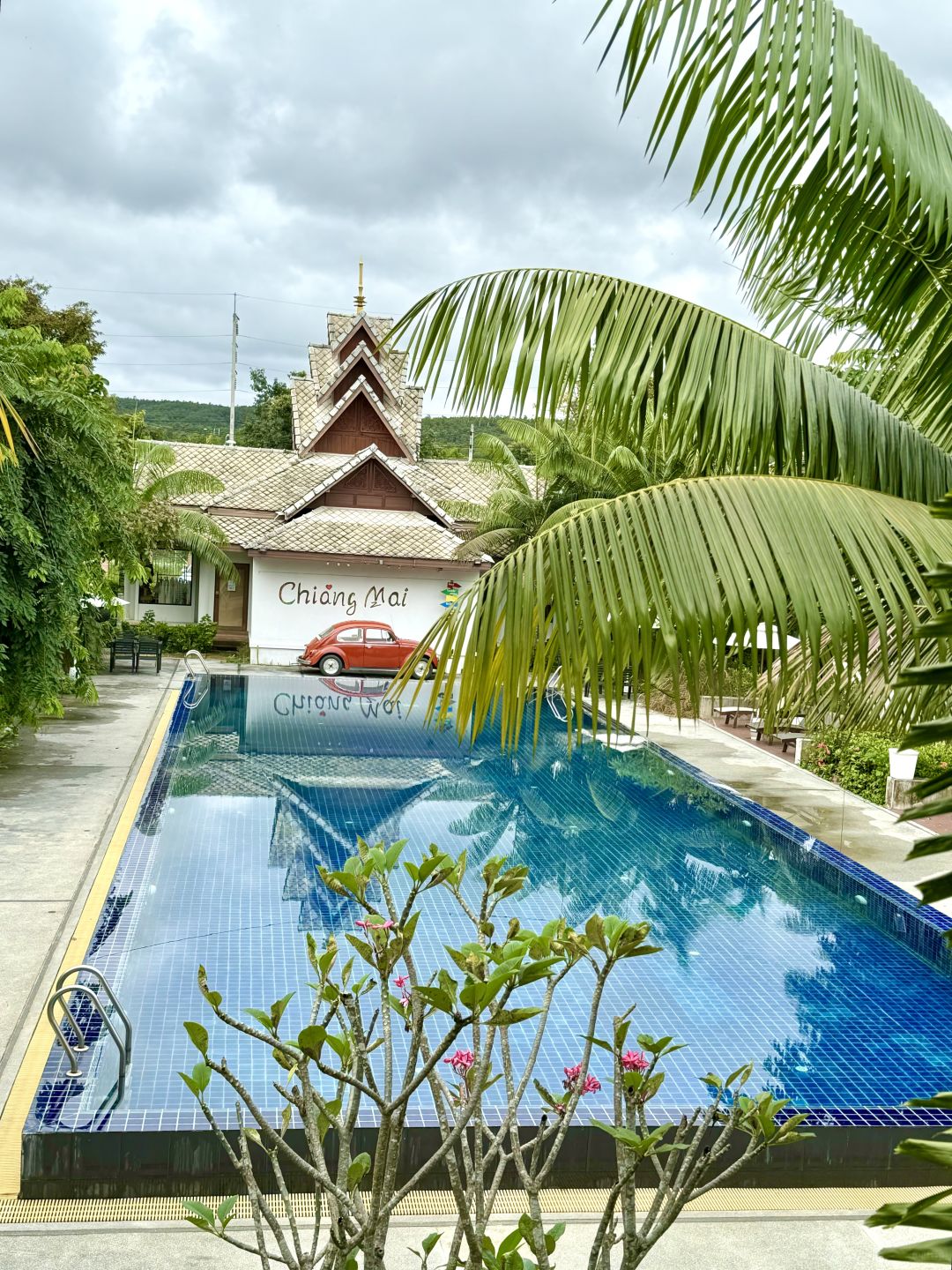 Chiang Mai-Chiang Mai Deer Resort Hotel, 🏊‍♀️free airport transfer, and a very large swimming pool