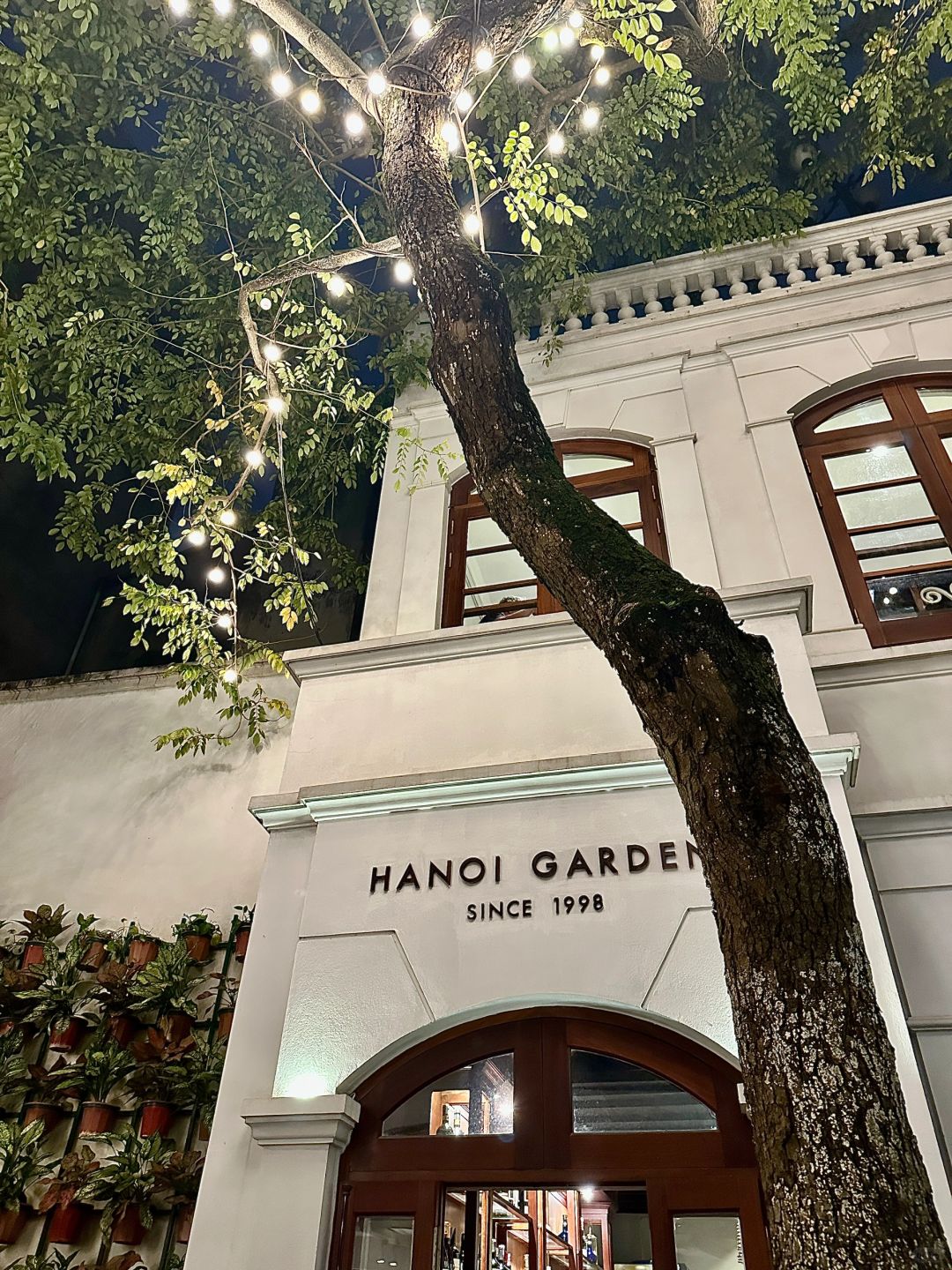 Hanoi-Hanoi Michelin restaurant Graden celebrates birthday, French architectural style very romantic