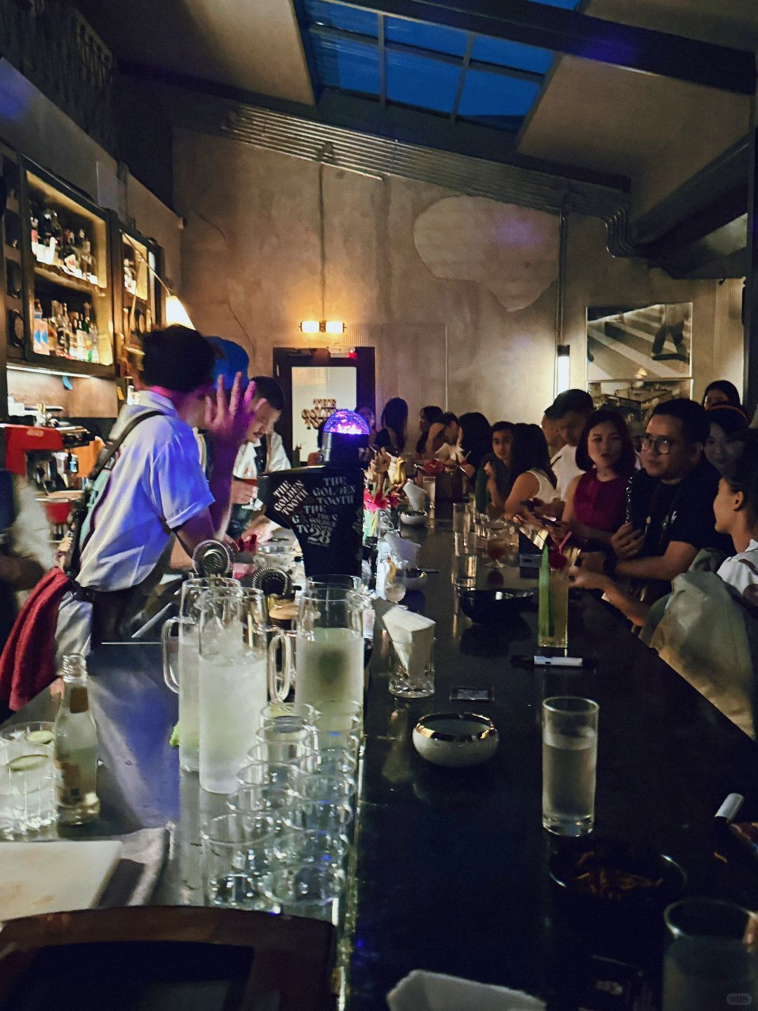 Jakarta-The Golden Tooth Bar in Jakarta, the best environment, great DJ, and trendy local customers