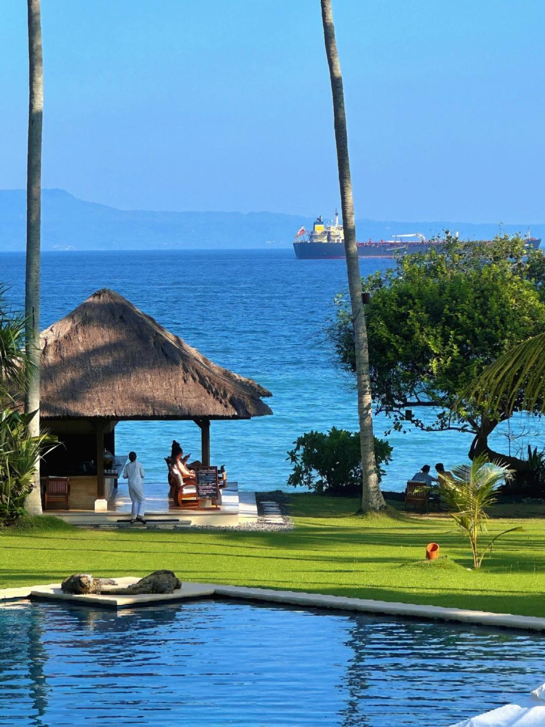 Bali-Ayana Hotel Bali, two-color petal bathtub, experience sunset sea view and white sand beach