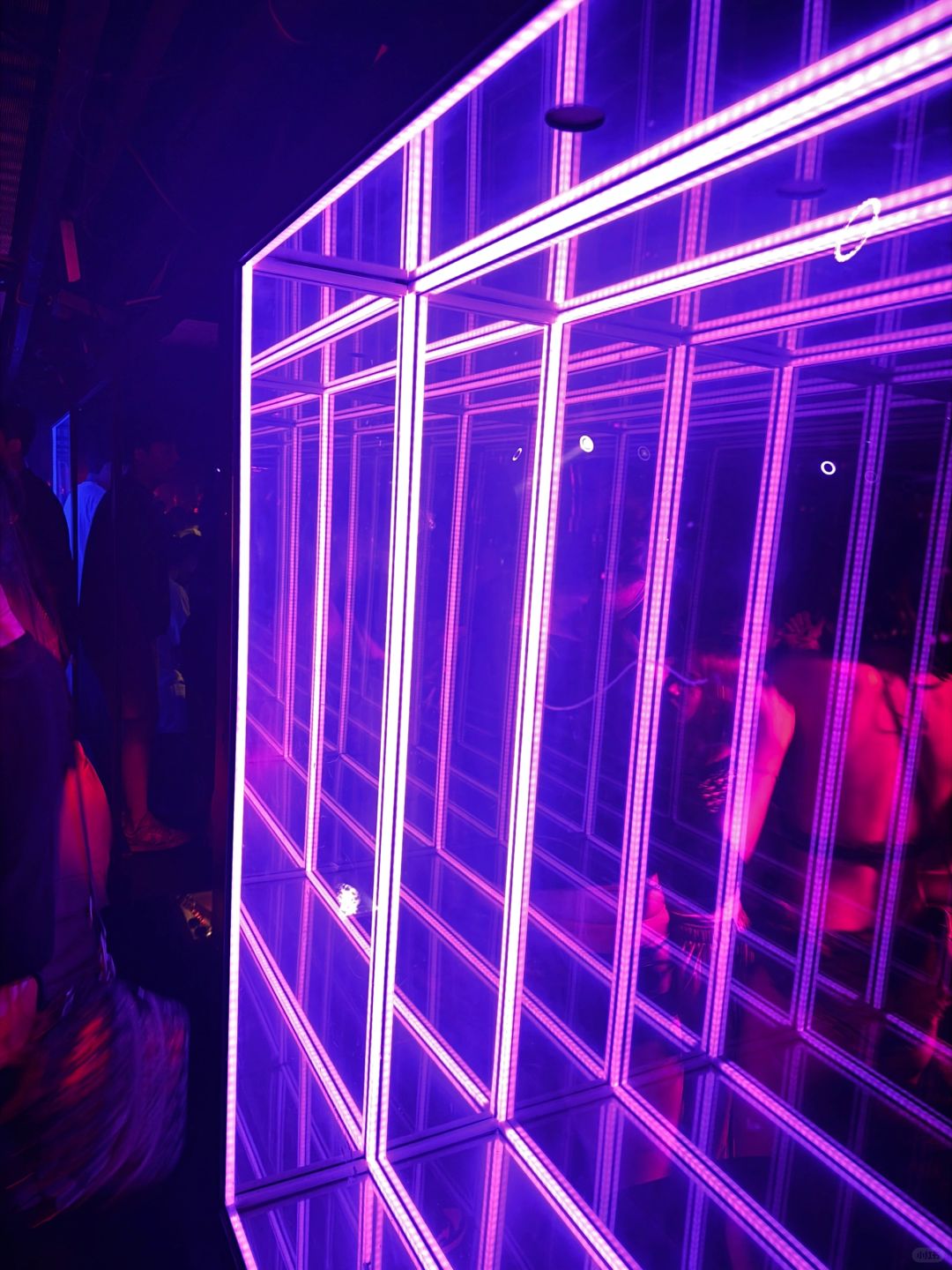 Seoul-The most fun bar in Gangnam, Seoul, South Korea +82 Club, dark EDM bounce music style