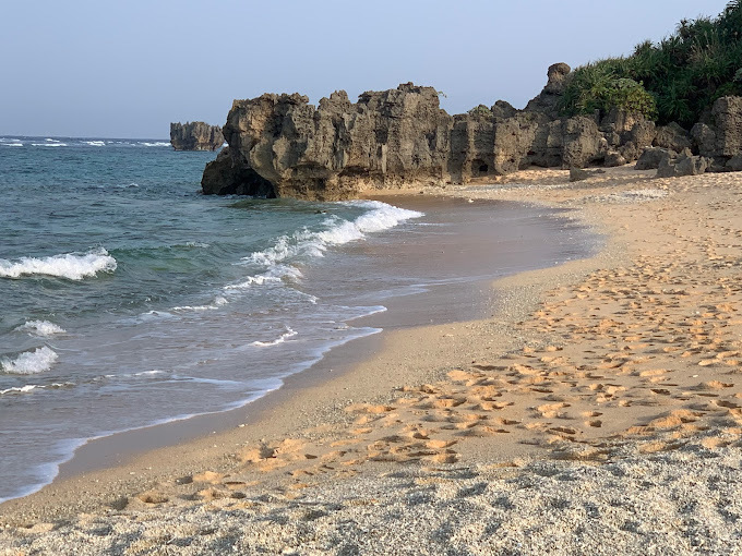 Okinawa-Kouri, the "Island of Love", Okinawa's "Adam and Eve" reproduce in the reef caves of Chigunu Beach