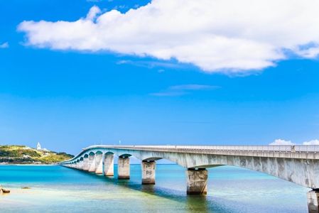 Okinawa-Kouri, the "Island of Love", Okinawa's "Adam and Eve" reproduce in the reef caves of Chigunu Beach