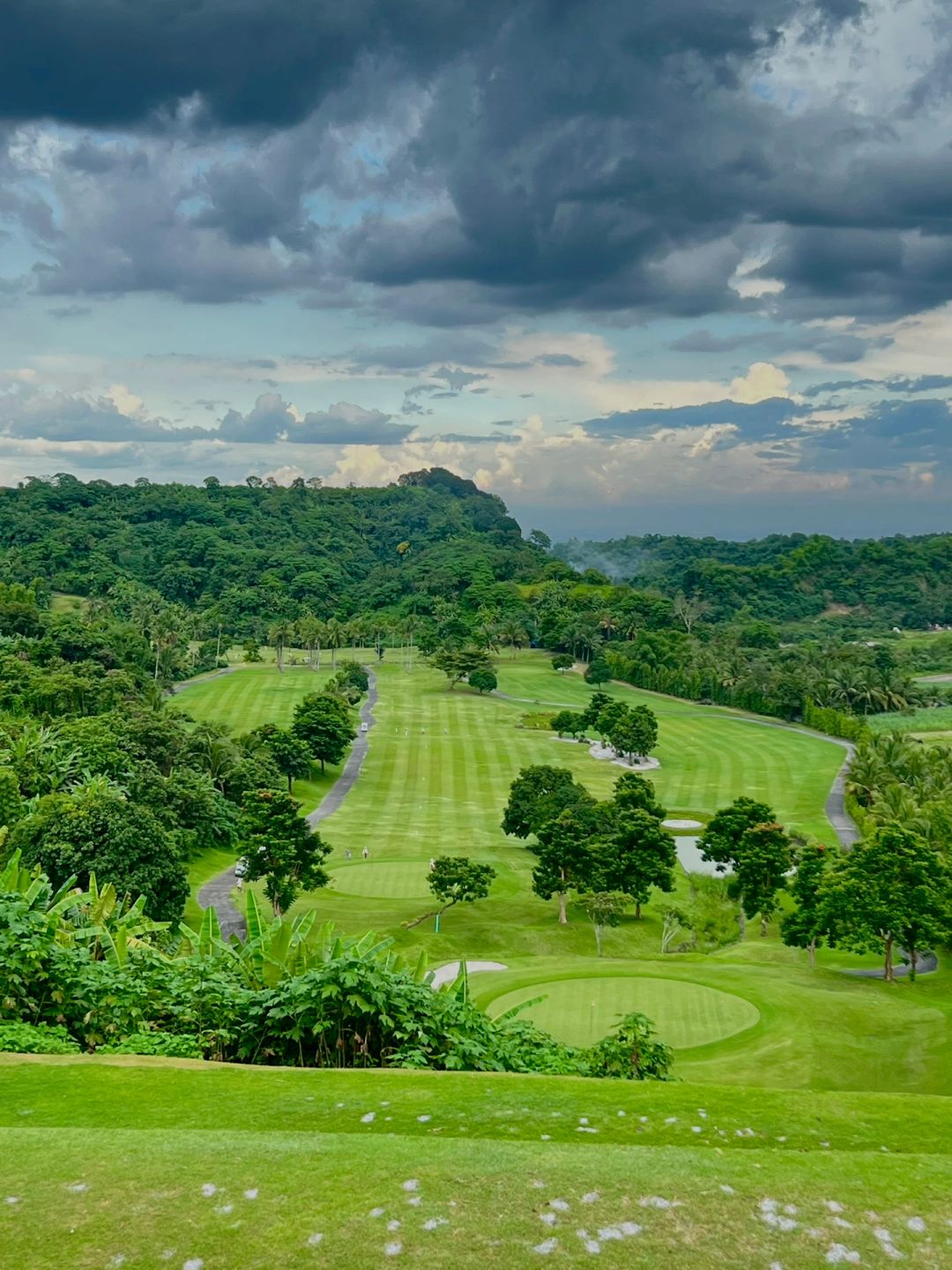 Clark/Angel City-Clark Sun Valley Golf Course, the lawn is well maintained and the scenery is beautiful