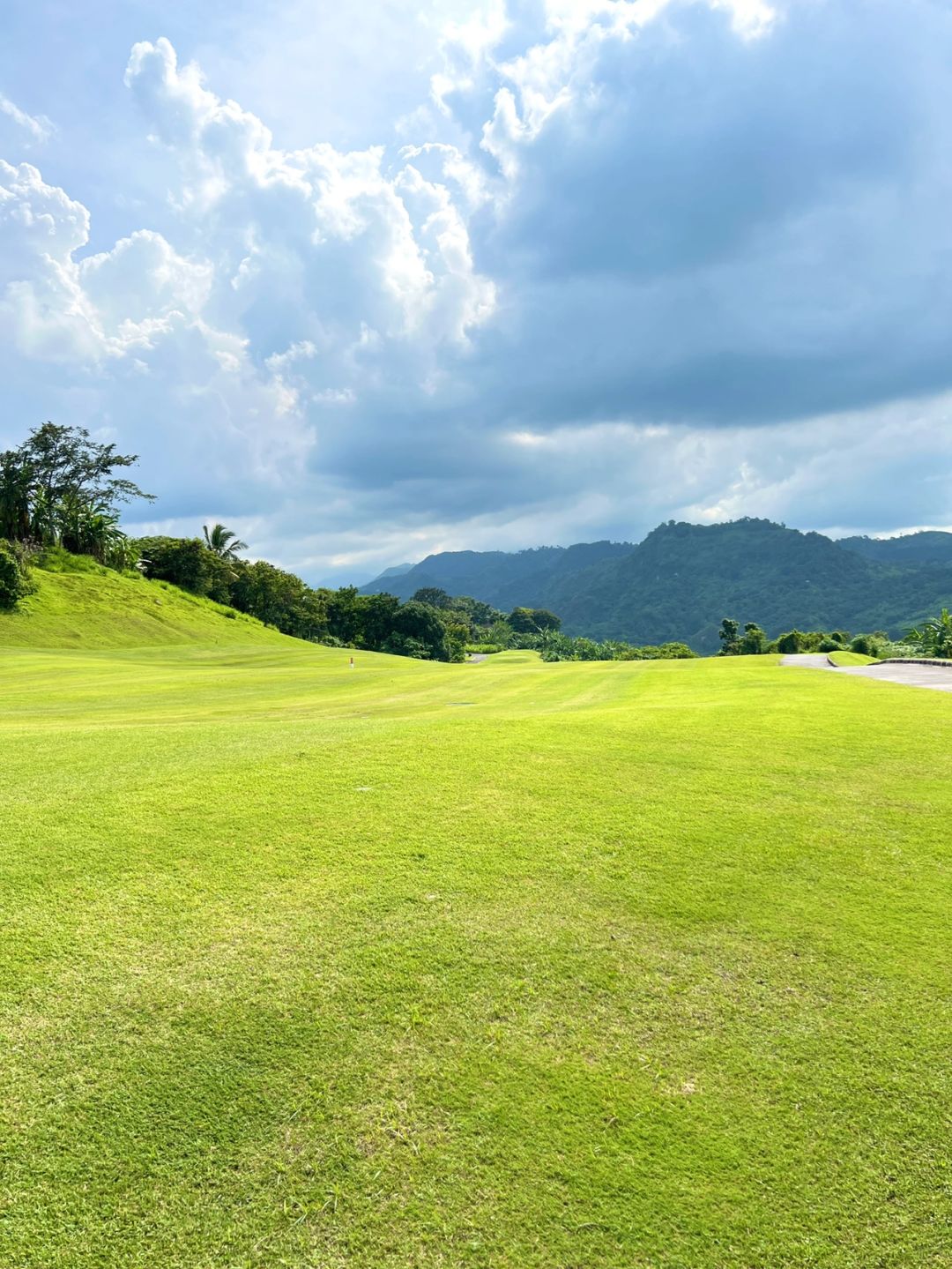 Clark/Angel City-Clark Sun Valley Golf Course, the lawn is well maintained and the scenery is beautiful