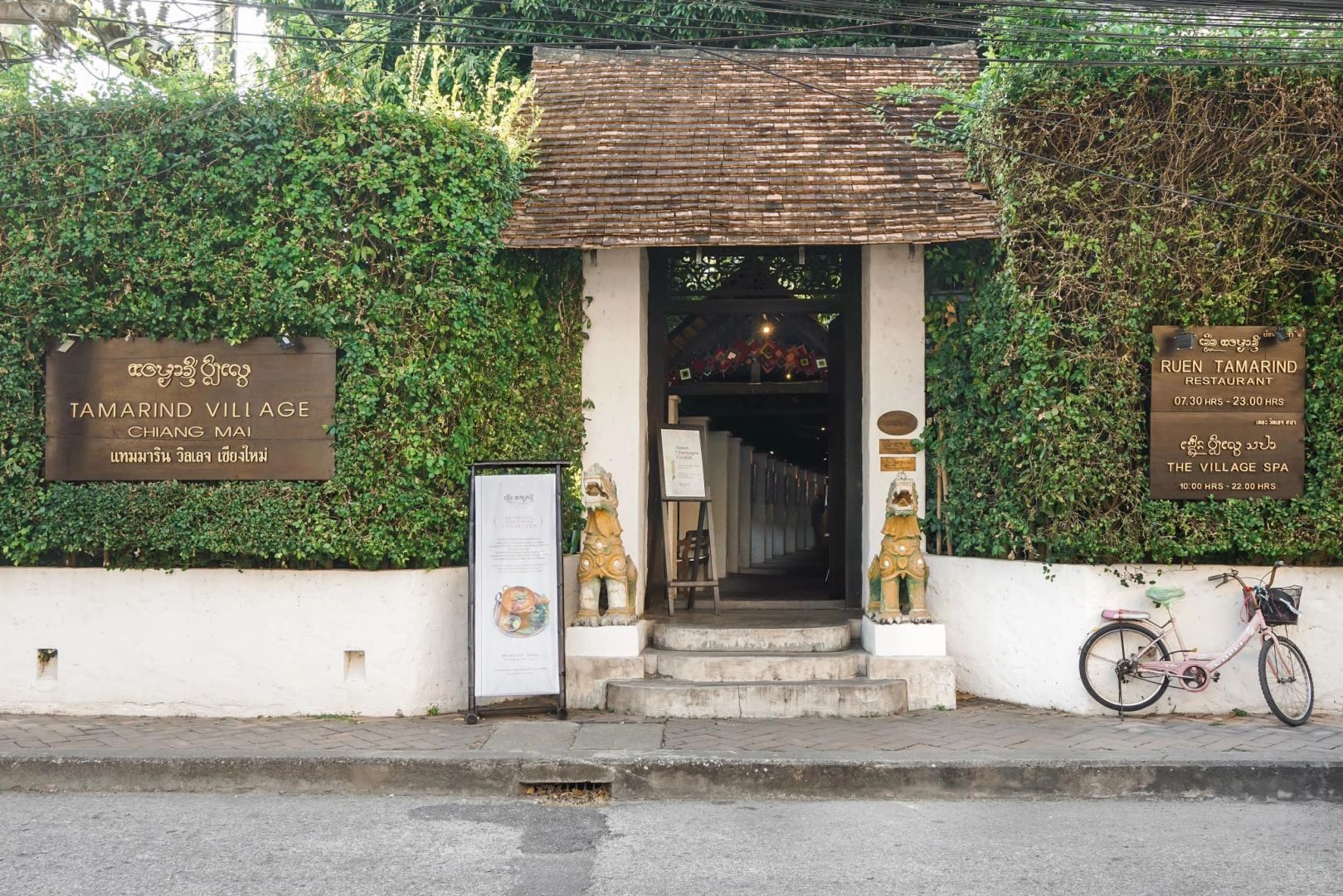 Chiang Mai-TAMARIND VILLAGE Hotel in Chiang Mai Ancient City, flowers bloom in every corner