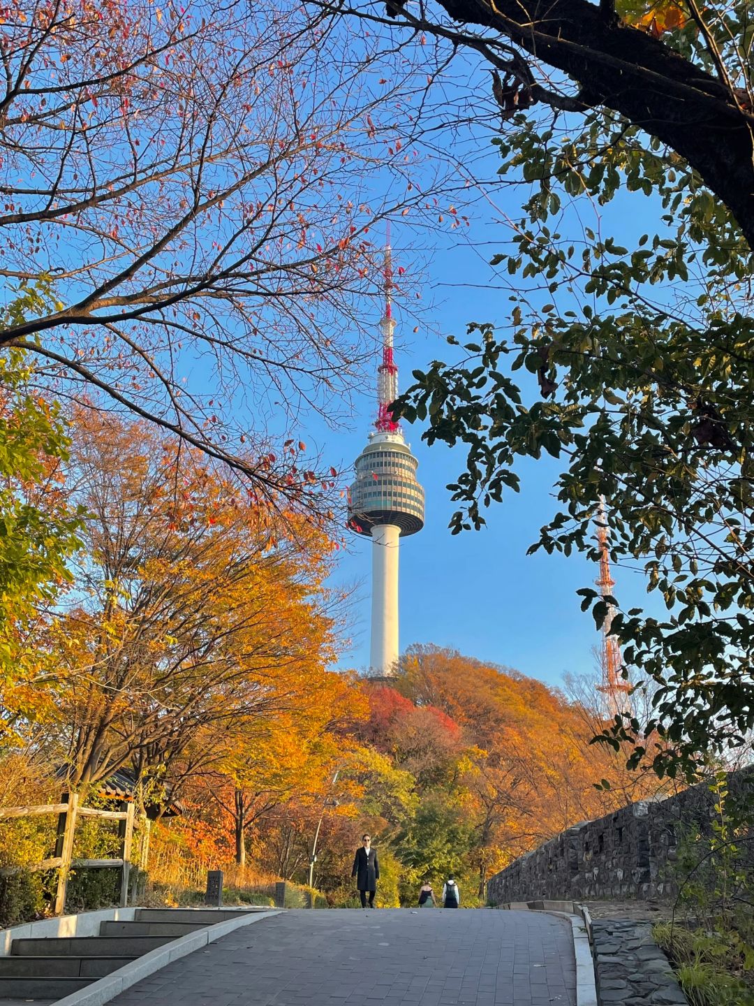 Seoul-Visit Seoul Namsan Park when the weather is good and enjoy the beautiful sunset