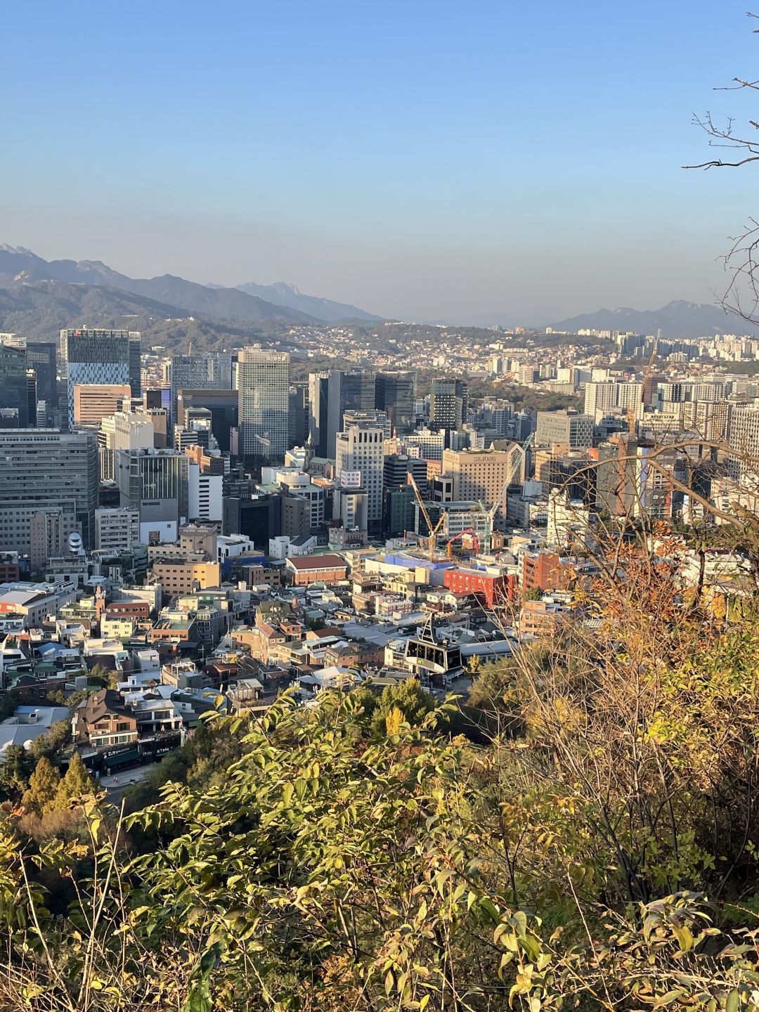 Seoul-Visit Seoul Namsan Park when the weather is good and enjoy the beautiful sunset