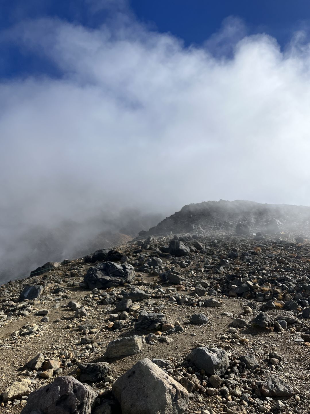 Sapporo/Hokkaido-Hokkaido Hiking, Daisetsuzan National Park at 1600m above sea level overlooking the crater