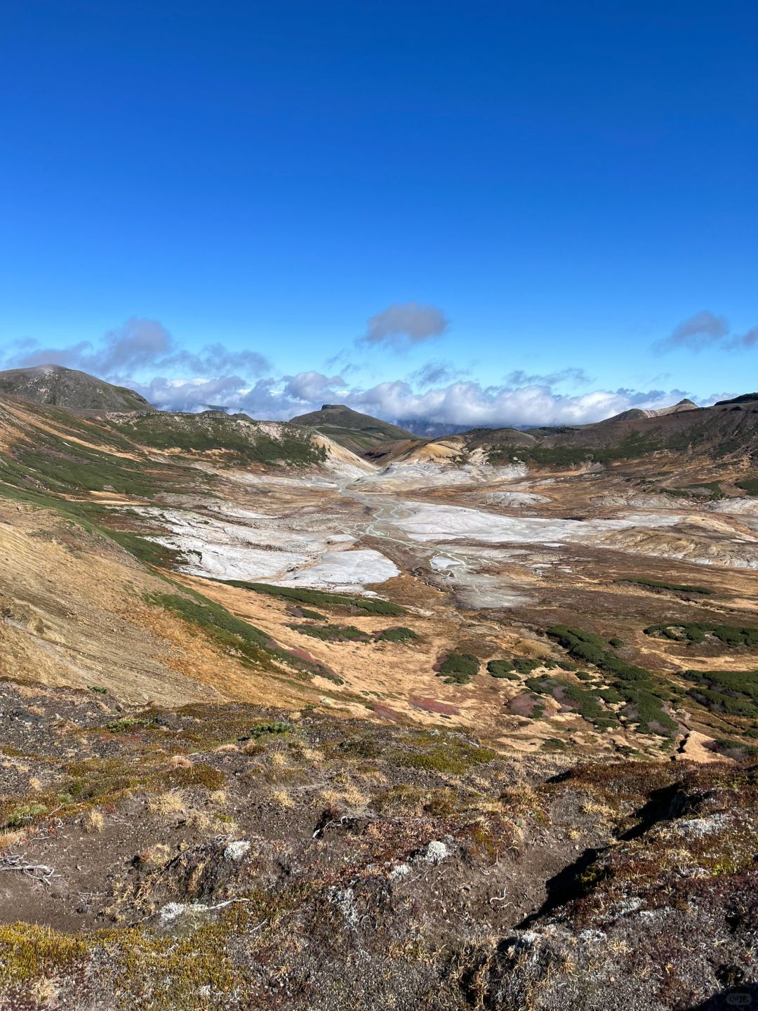 Sapporo/Hokkaido-Hokkaido Hiking, Daisetsuzan National Park at 1600m above sea level overlooking the crater