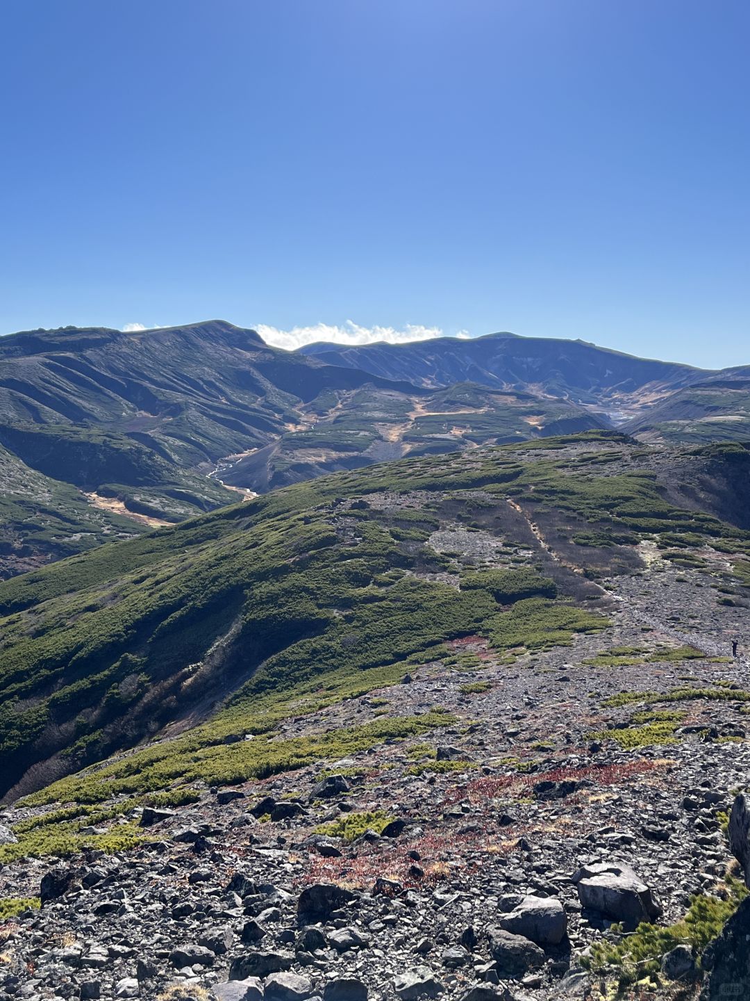 Sapporo/Hokkaido-Hokkaido Hiking, Daisetsuzan National Park at 1600m above sea level overlooking the crater