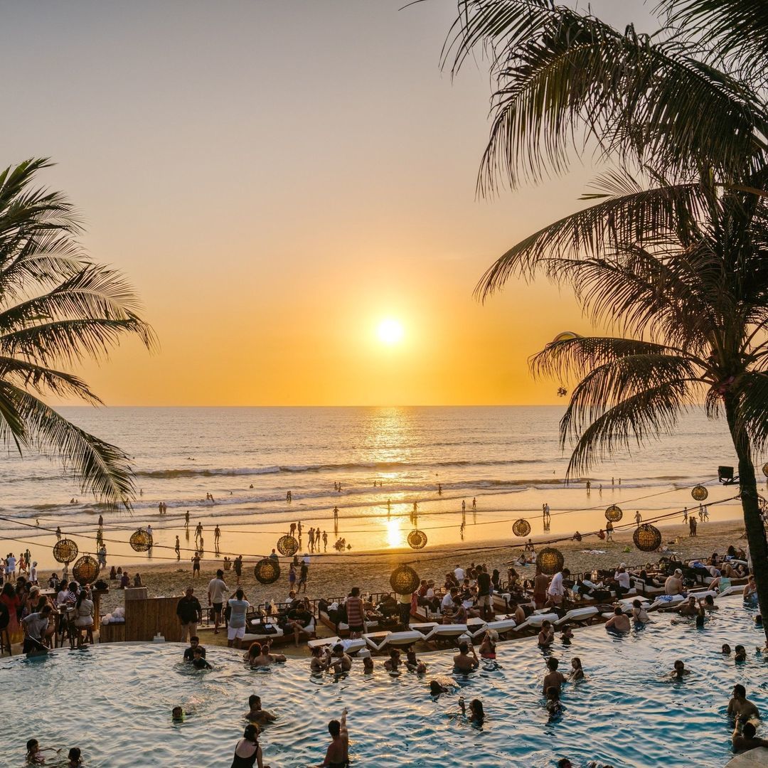 Bali-Bali Finns, the most carnival beach club, has a super large pool area and three restaurants