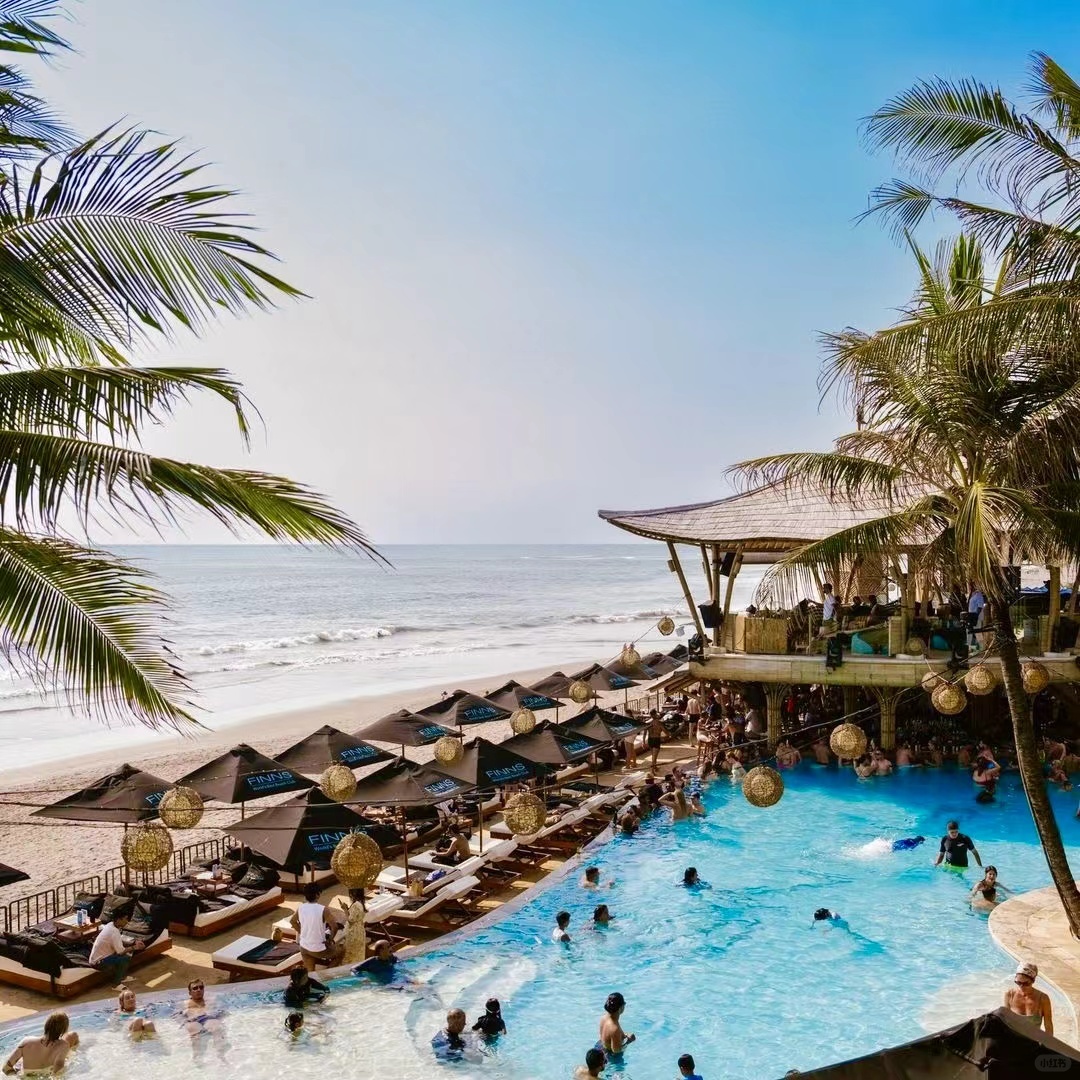 Bali-Bali Finns, the most carnival beach club, has a super large pool area and three restaurants