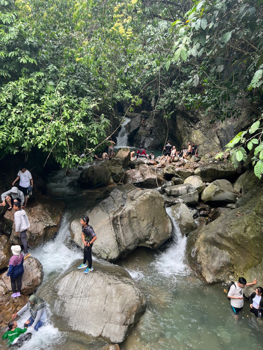 Jakarta-When traveling to Jakarta, you must go to Bogor to play in the river and see the waterfalls