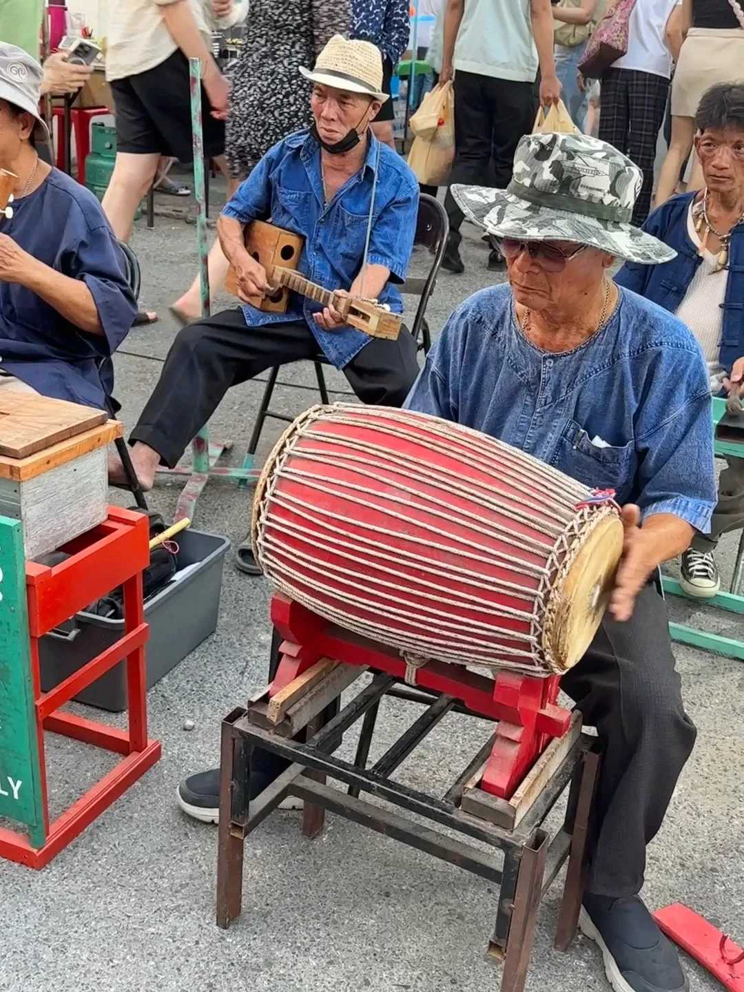 Chiang Mai-Thapae Gate, Straw Street, Sunday Night Market, Jazz Music, Happy Chiang Mai Weekend Trip