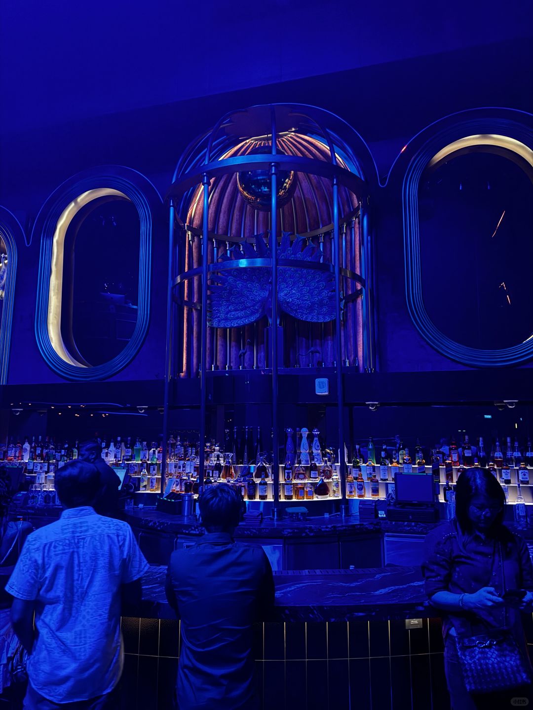 Singapore-Marquee nightclub, with a Ferris wheel and slide,🍷 is the largest bar in Singapore