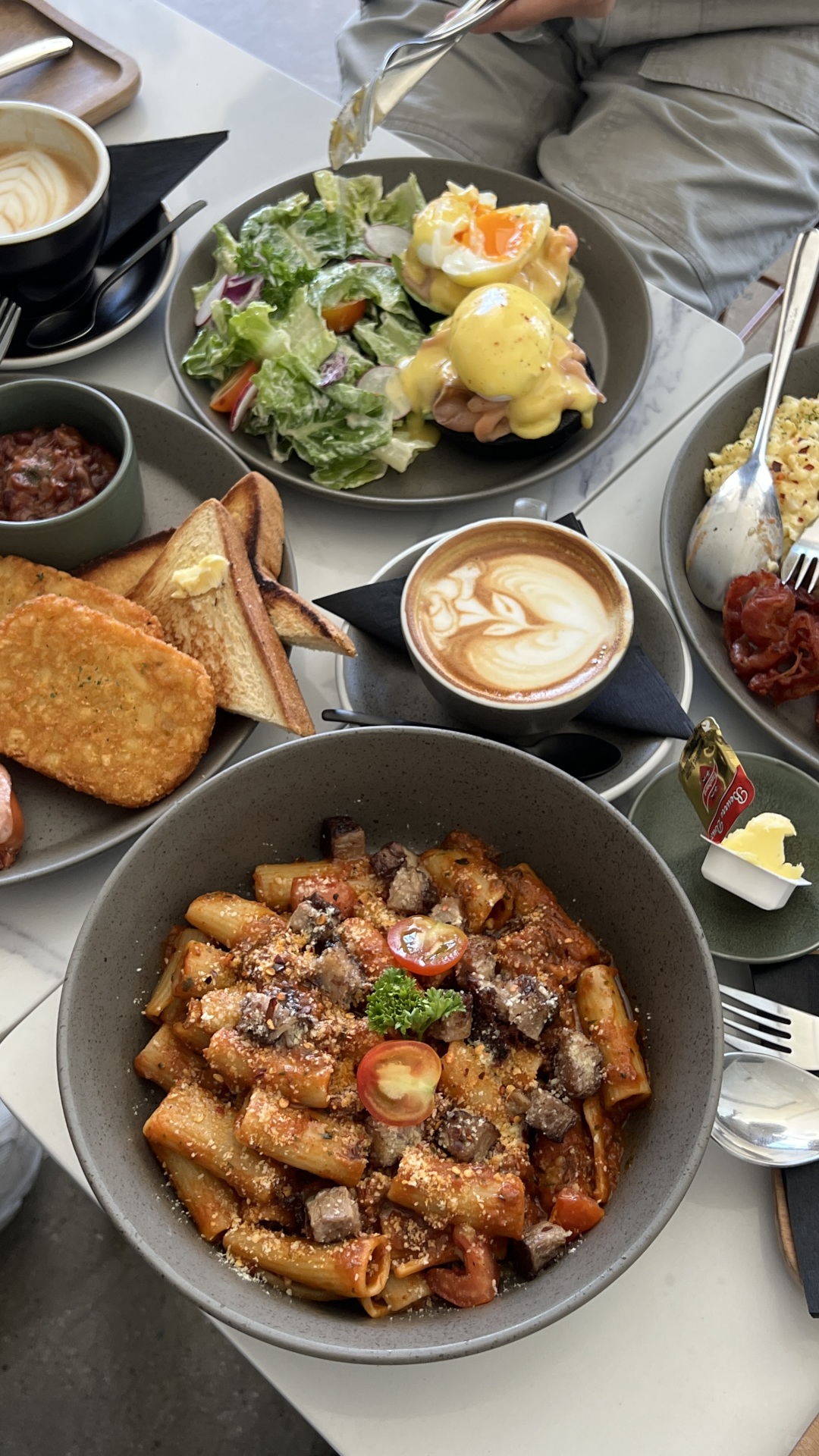 Cebu-Cebu Dosage & Co. Café offers a variety of brunch, pasta, etc. The portions are satisfying