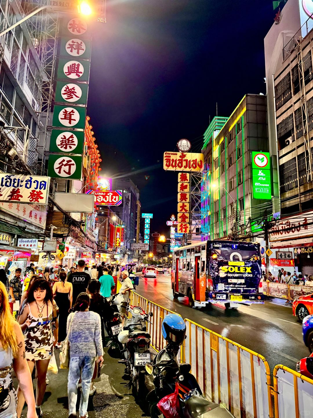 Bangkok-3-Day Travel Guide to Bangkok, Thailand, 🥤Visit Siam Square and Ratchada Night Market