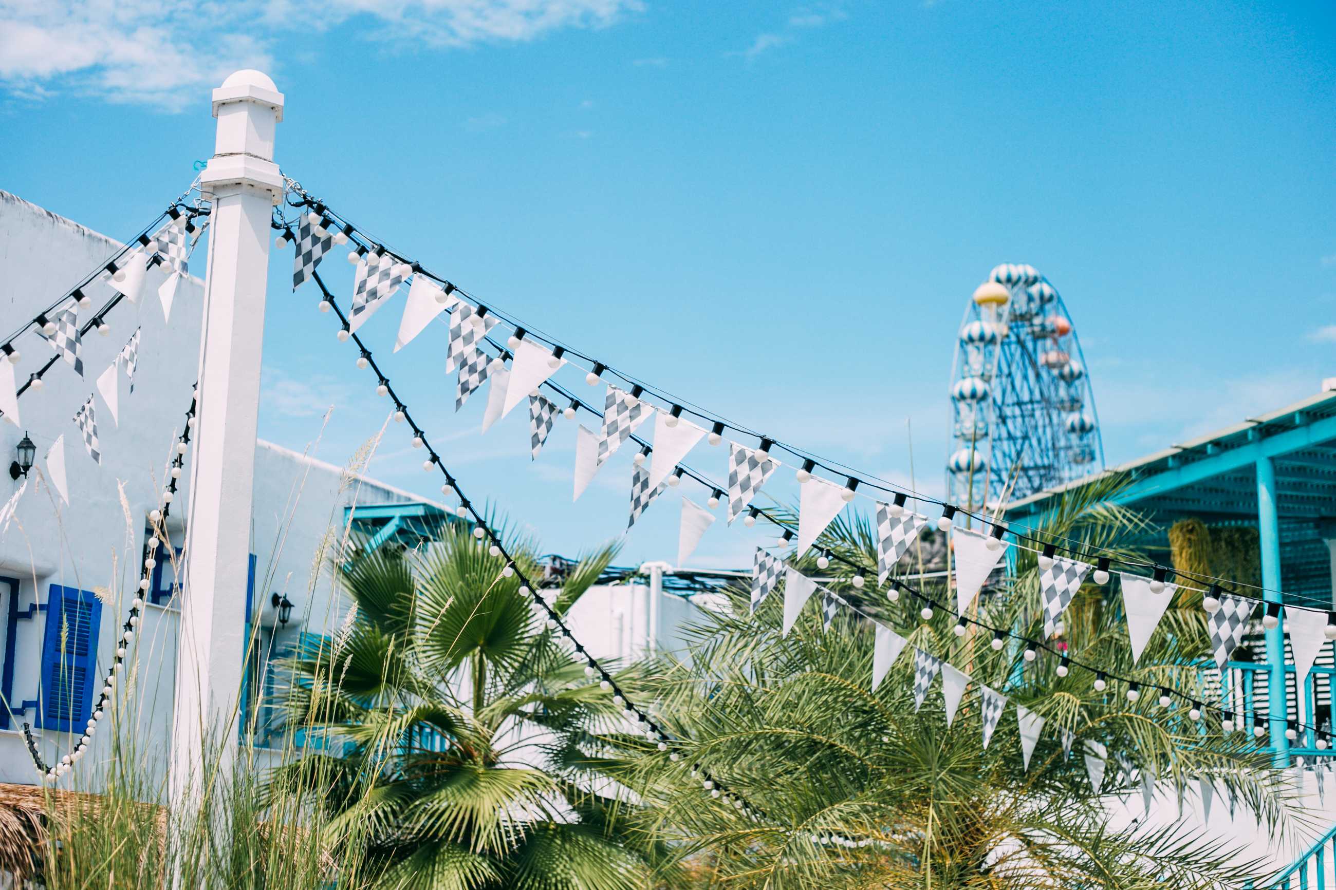 Hua Hin-Santorini Park in Hua Hin🧡 is a themed amusement park with a blue and white house as its theme.