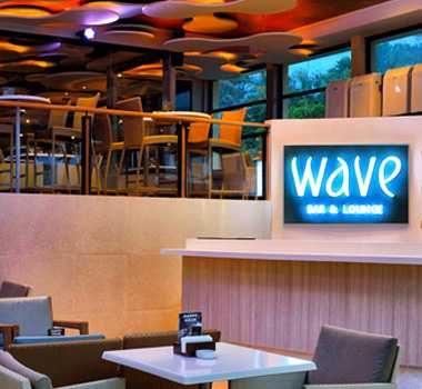 Boracay-WAVE BAR & LOUNGE, Regent Hotel Beach, live DJ and band lead, make this night not lonely