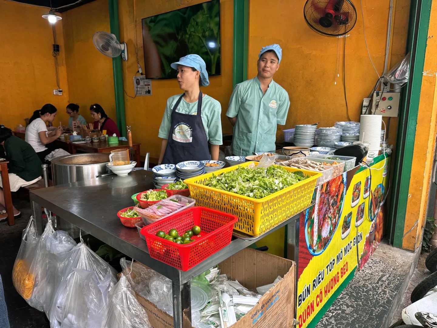 Ho Chi Minh-You can never go wrong with a restaurant full of locals at 🔸Bún Riêu Cô Hương Béo