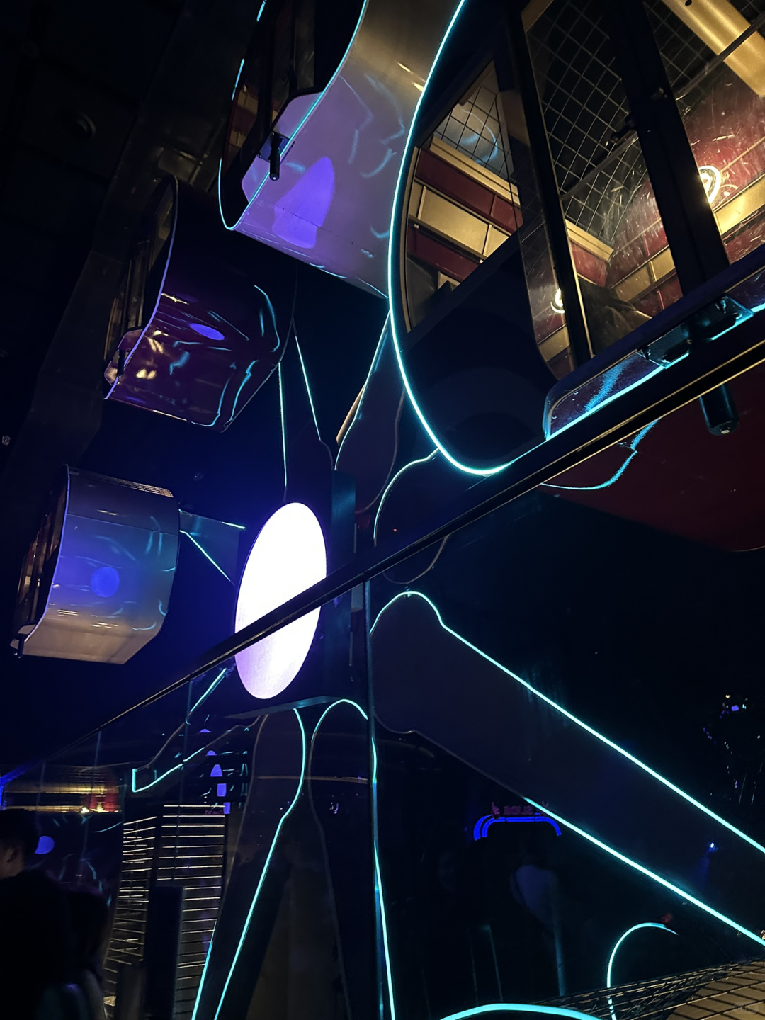 Singapore-Singapore's Marquee nightclub not only has Ferris wheel, but also a three-story rotating slide