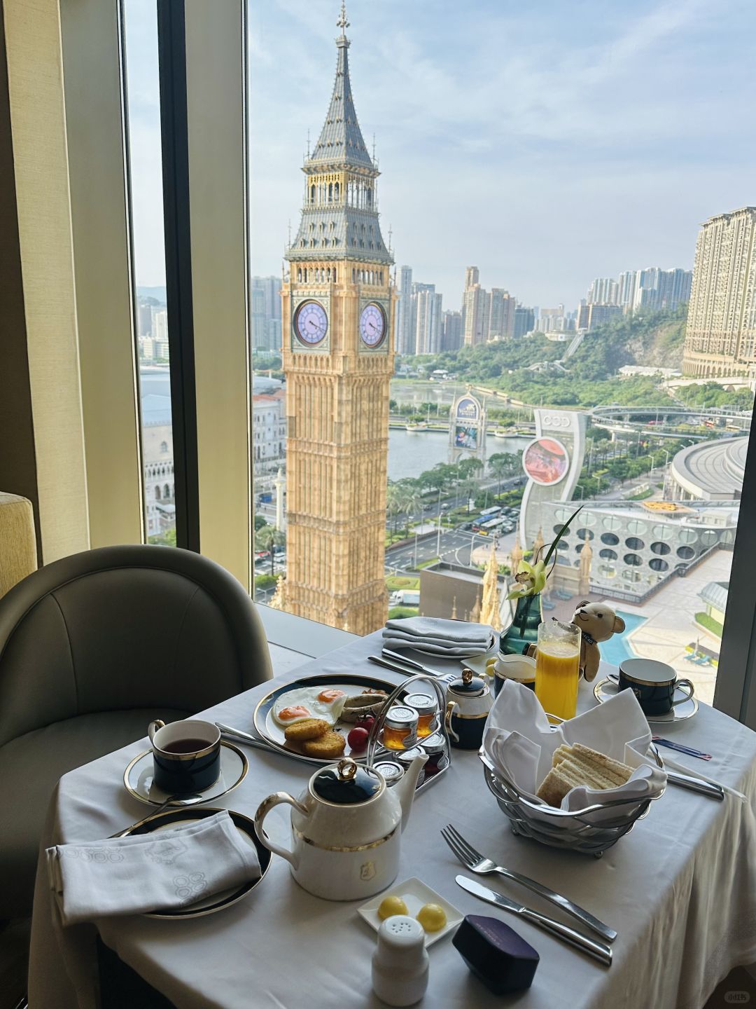 Macao-Stayed in a room with a view of the tower at Conrad Macau.🥪 Free birthday cake