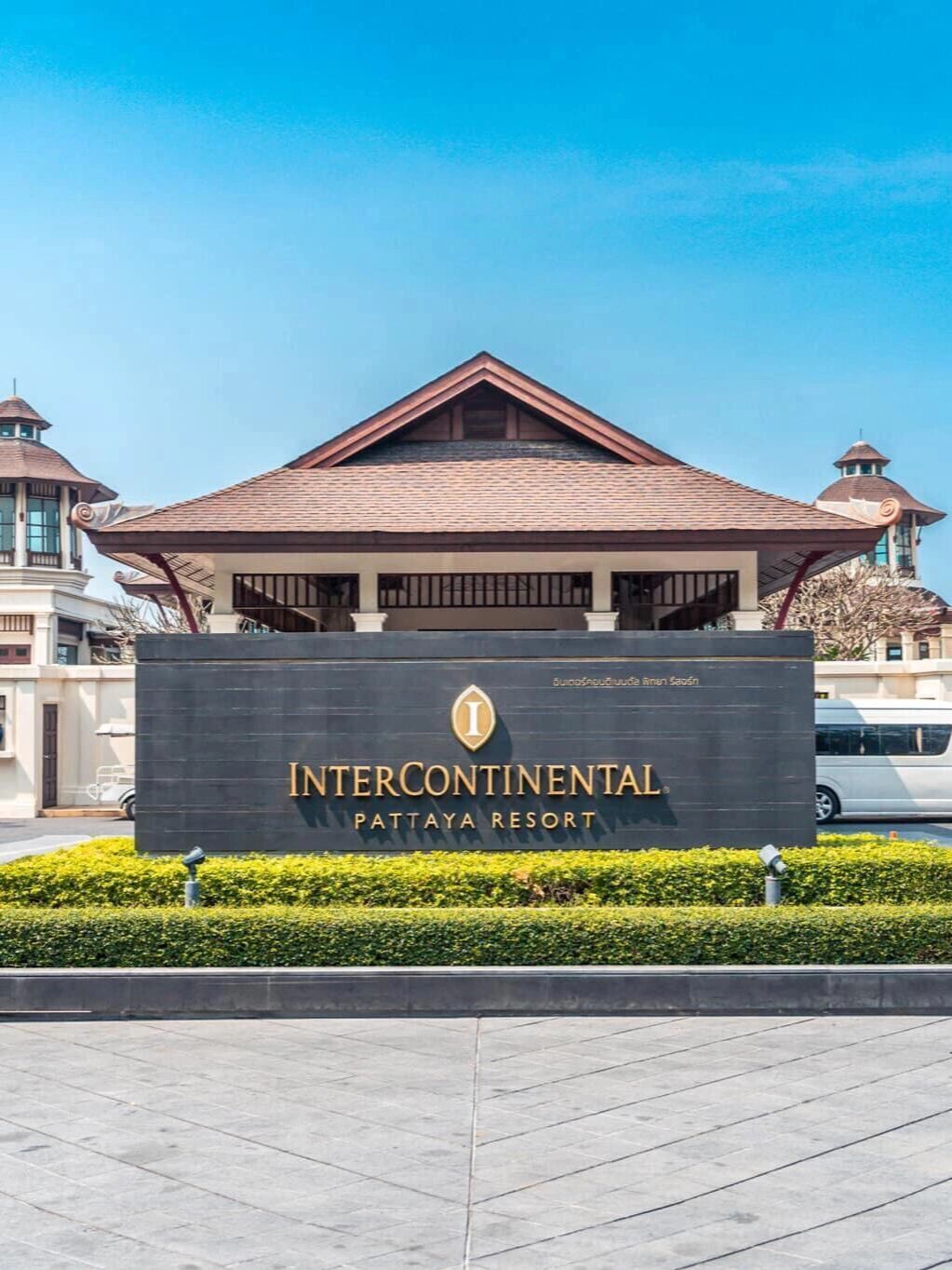 Pattaya-InterContinental Pattaya combines traditional Thai elements with modern oriental elements