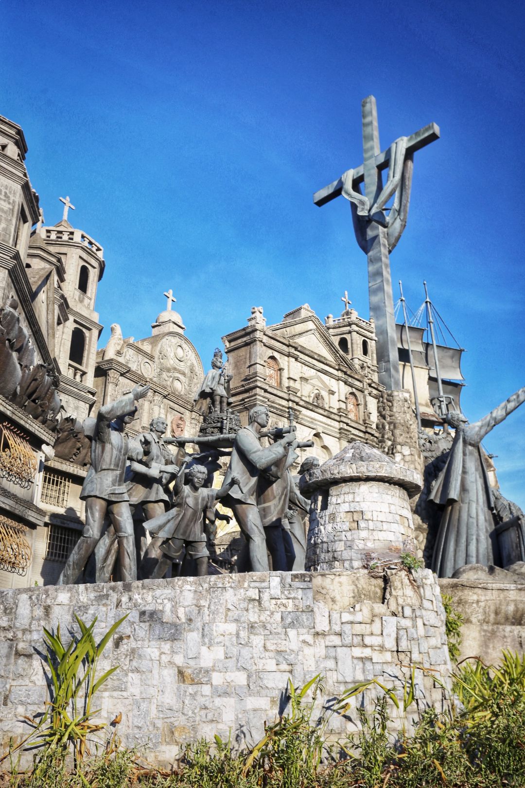 Cebu-Cebu Heritage Monument (Parian Monument), 🤝the centerpiece of Parian Park